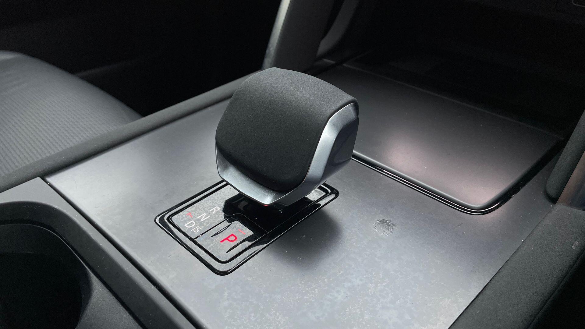Land Rover Discovery Sport view 13