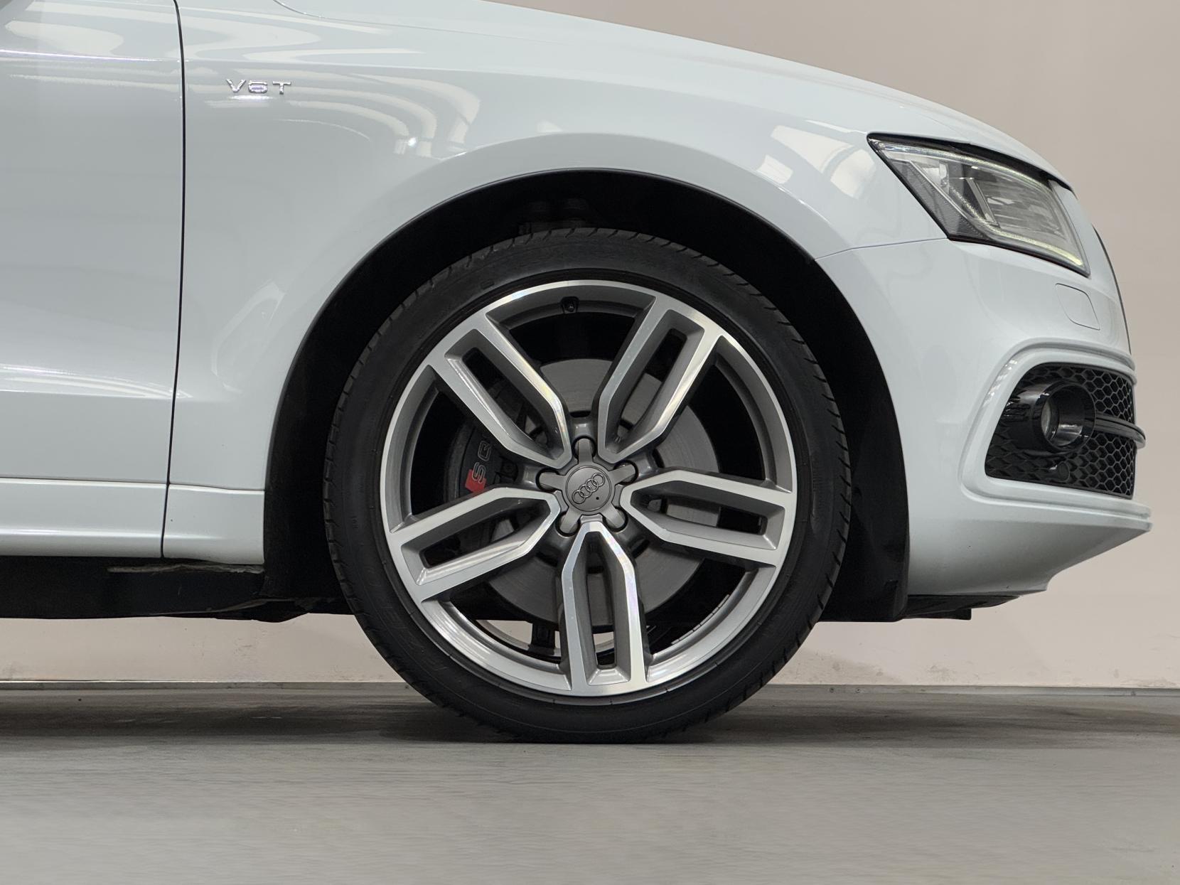 Audi SQ5 view 17
