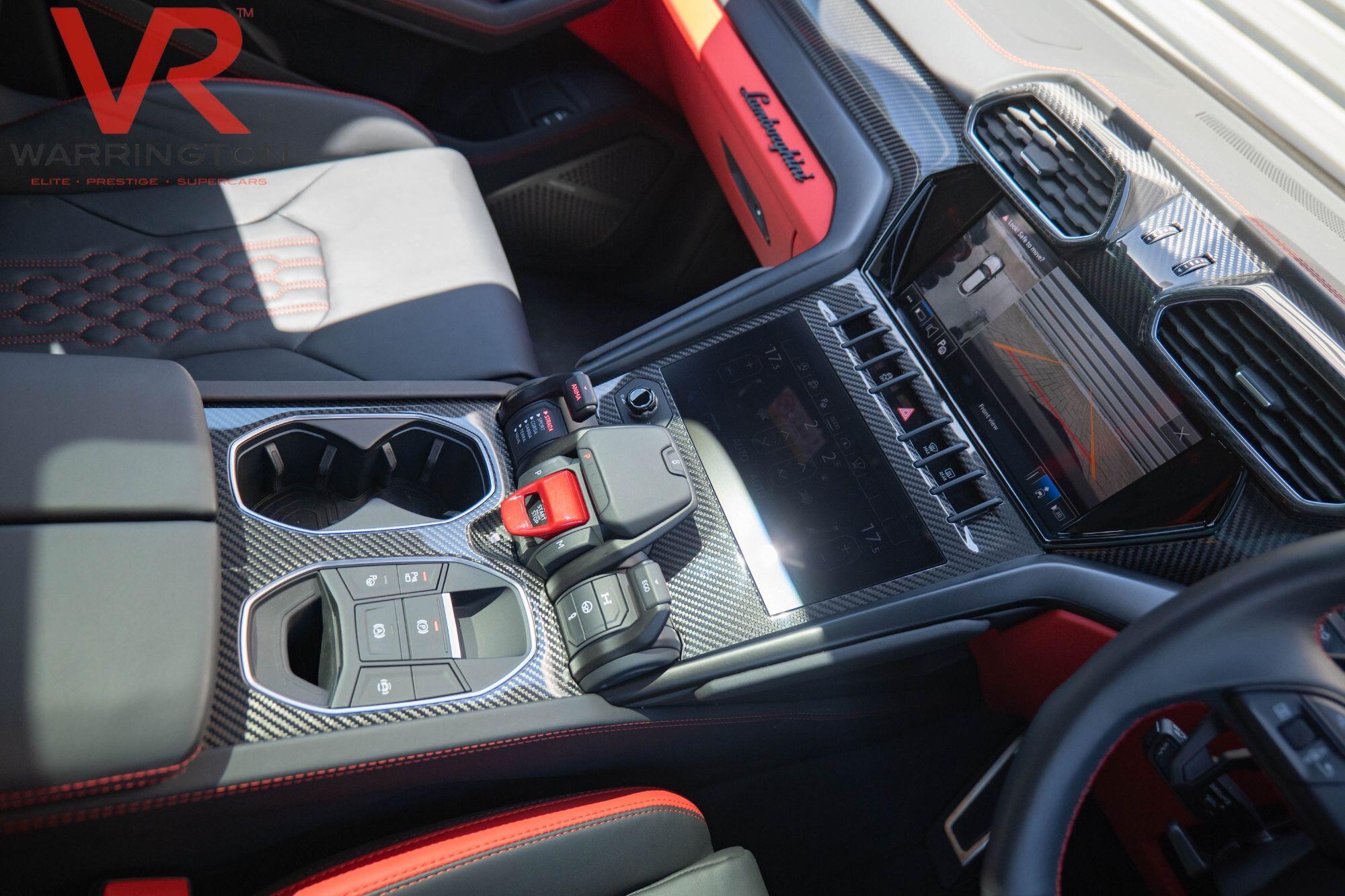 Lamborghini Urus view 30