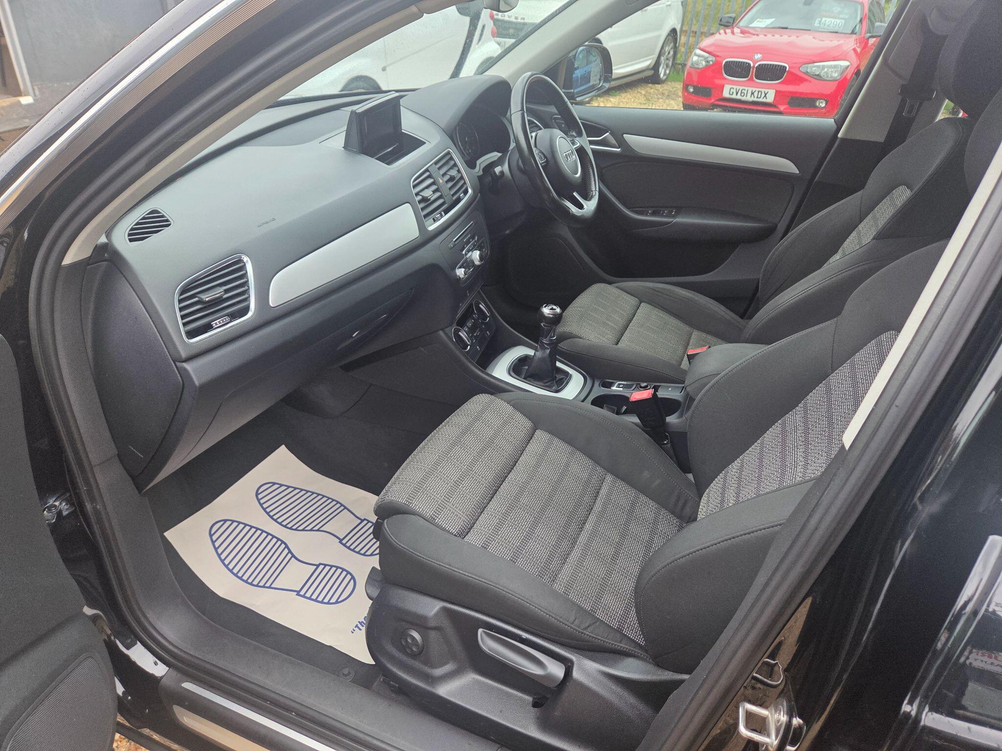 Audi Q3 view 59