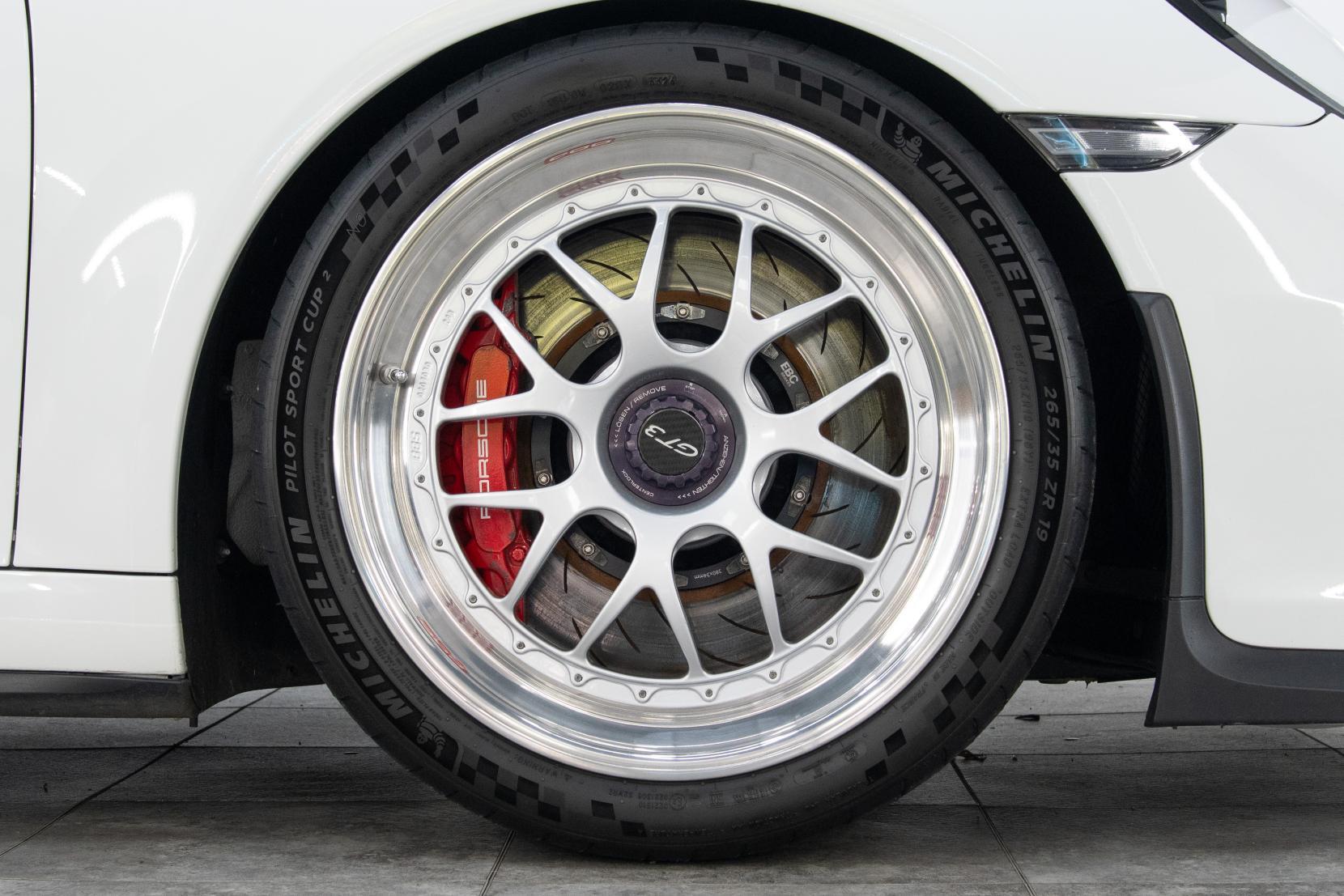 Porsche 911 view 6