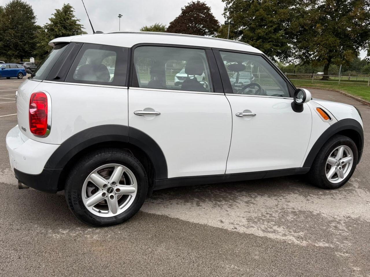 Mini Countryman view 24