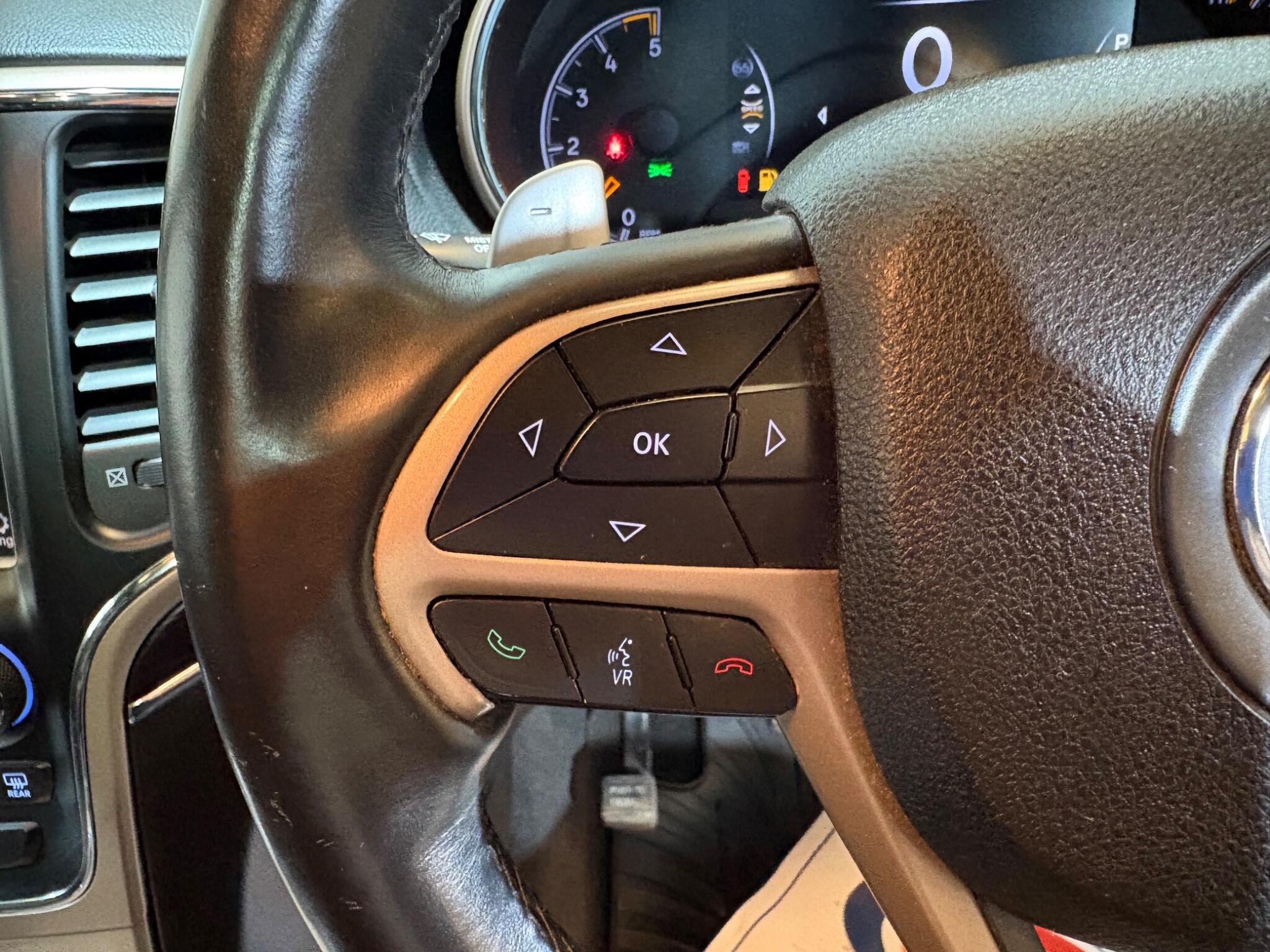 Jeep Grand Cherokee view 25