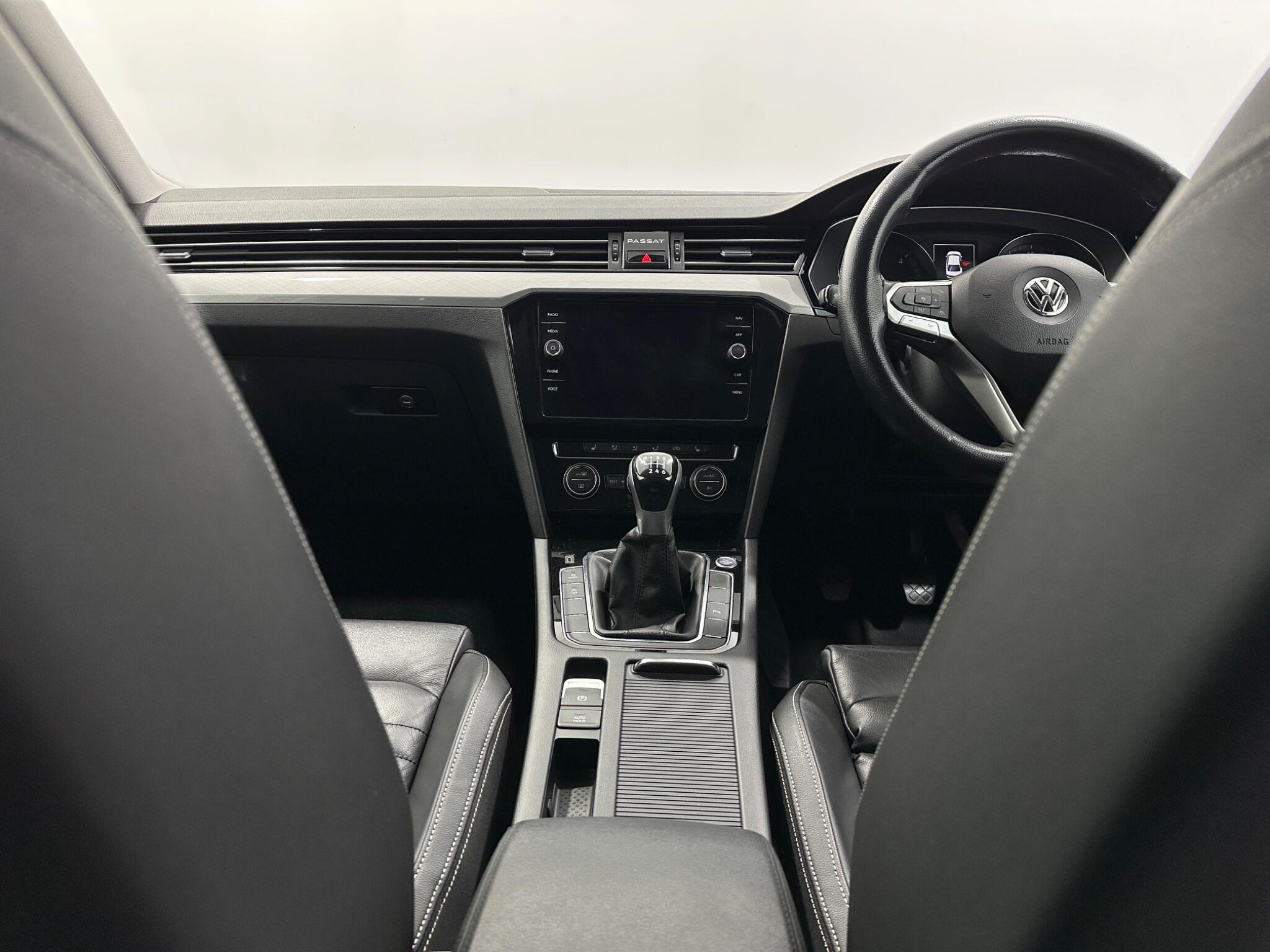 Volkswagen Passat view 19