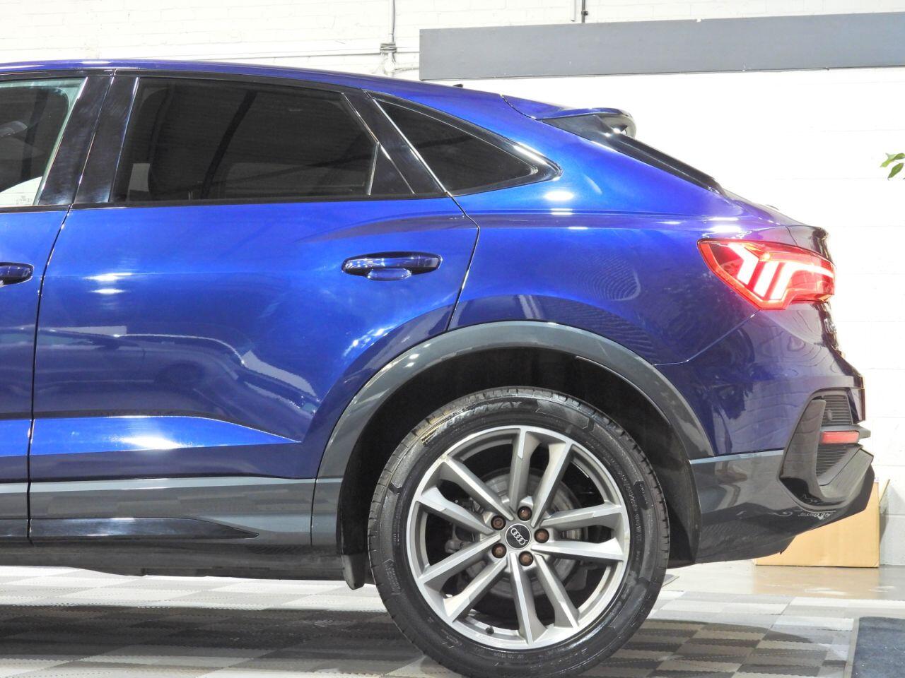 Audi Q3 view 3