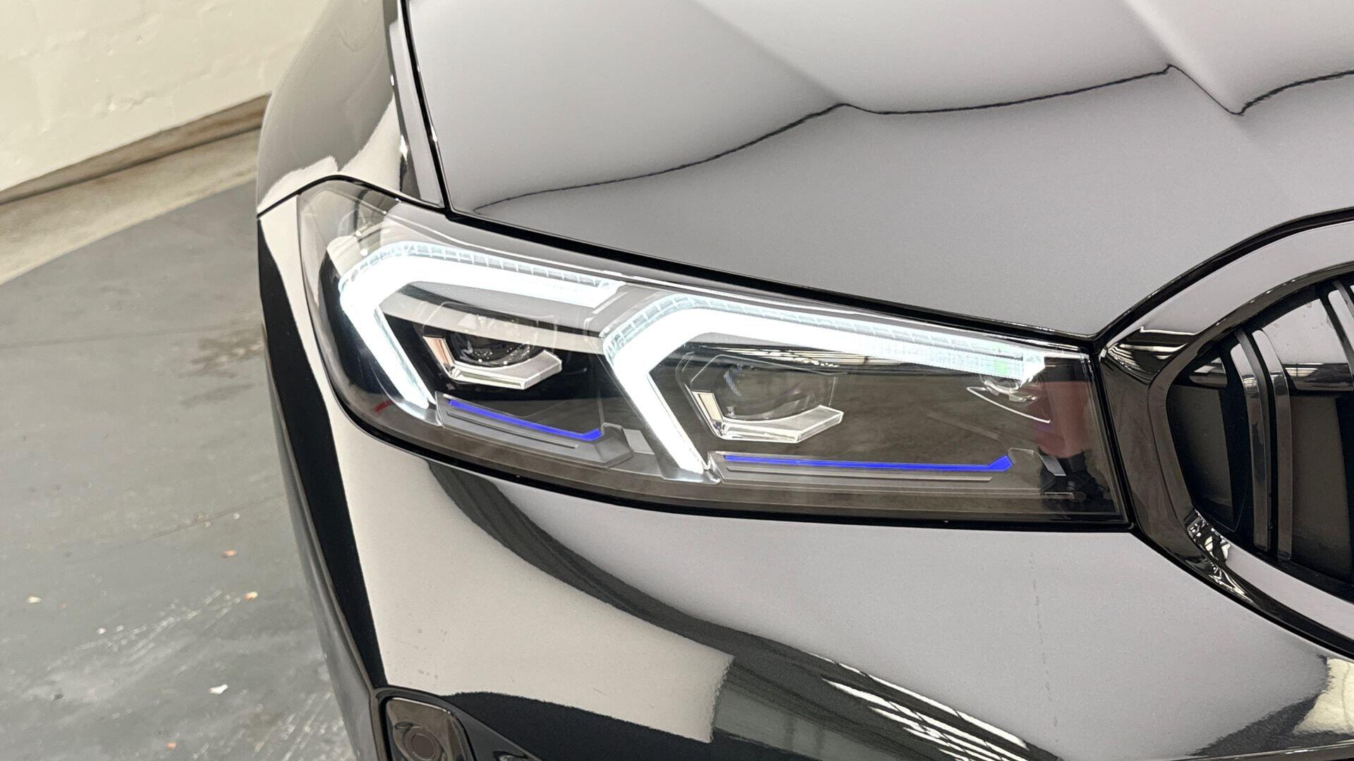 BMW 3 Series view 23