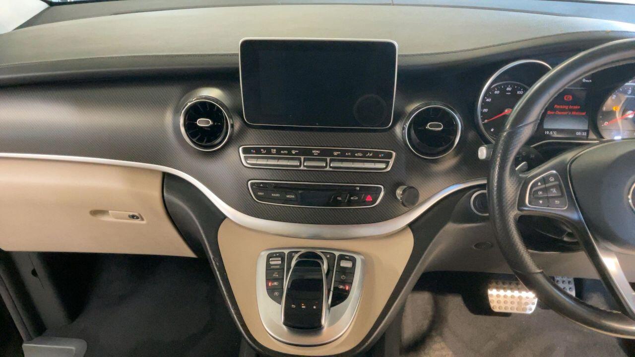 Mercedes-Benz V-Class view 11