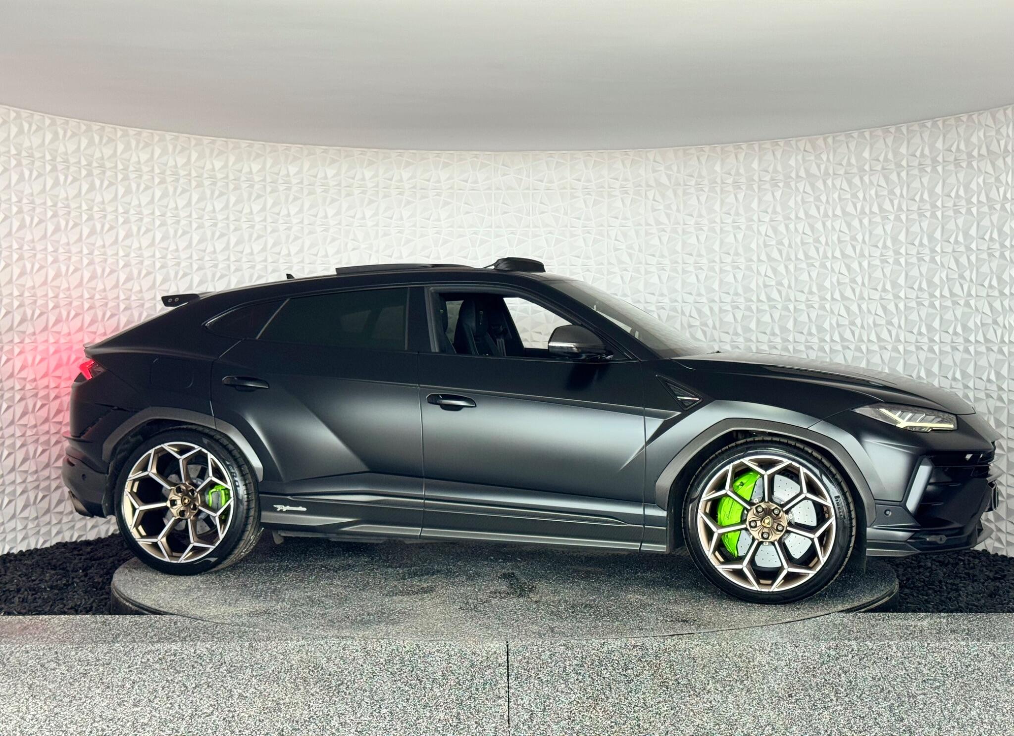 Lamborghini Urus view 8