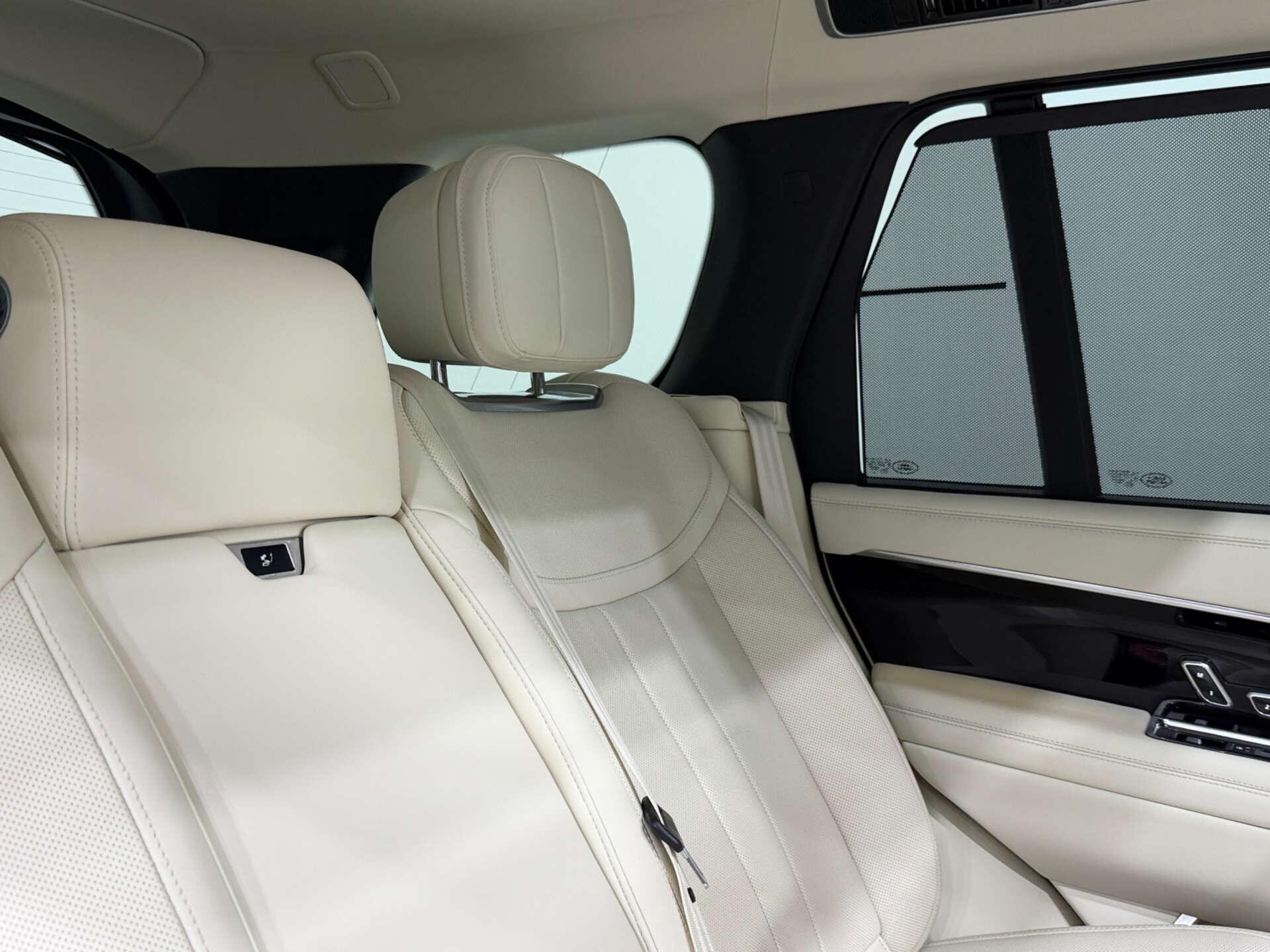 Land Rover Range Rover view 16