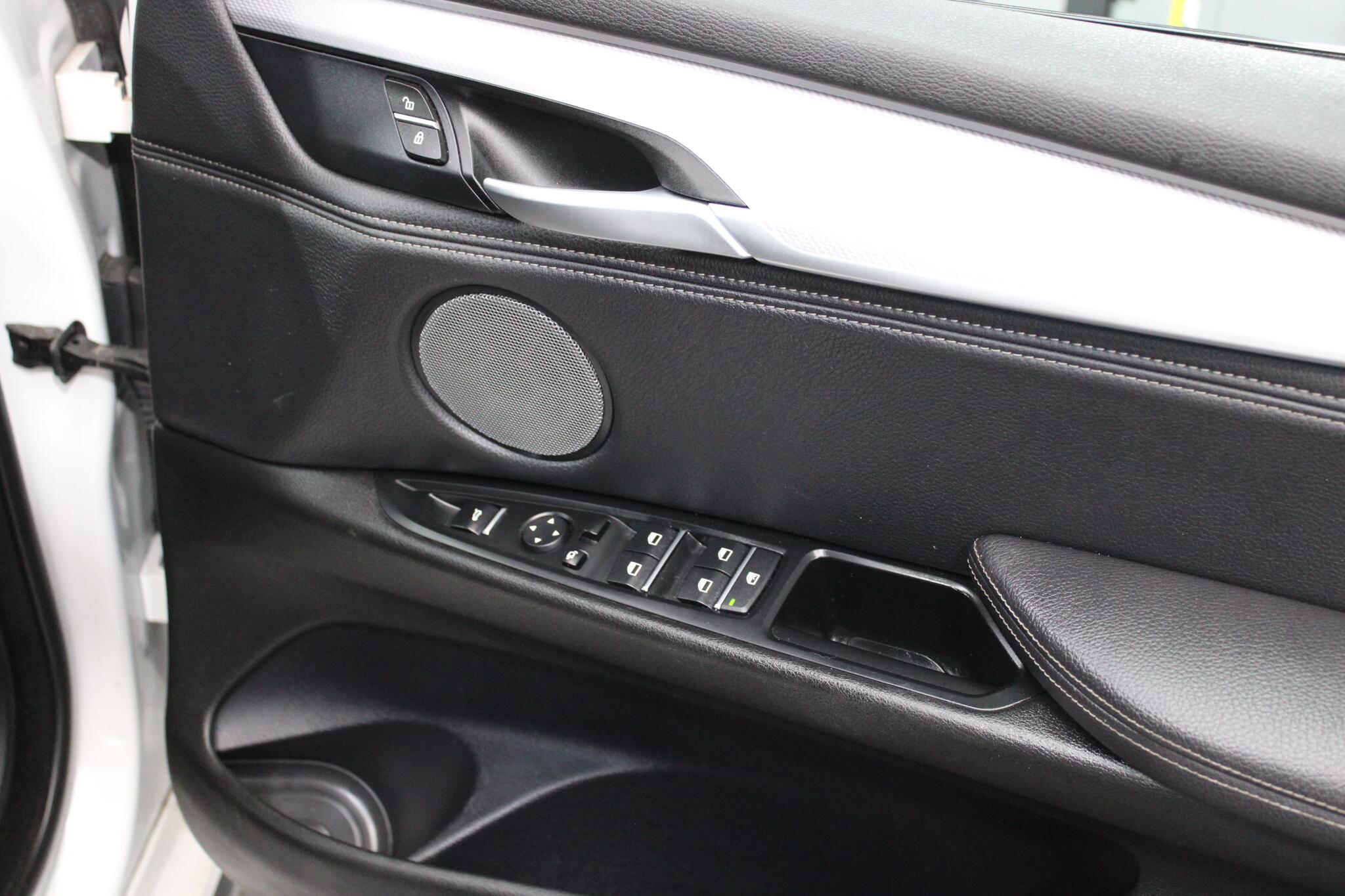 BMW X5 view 18