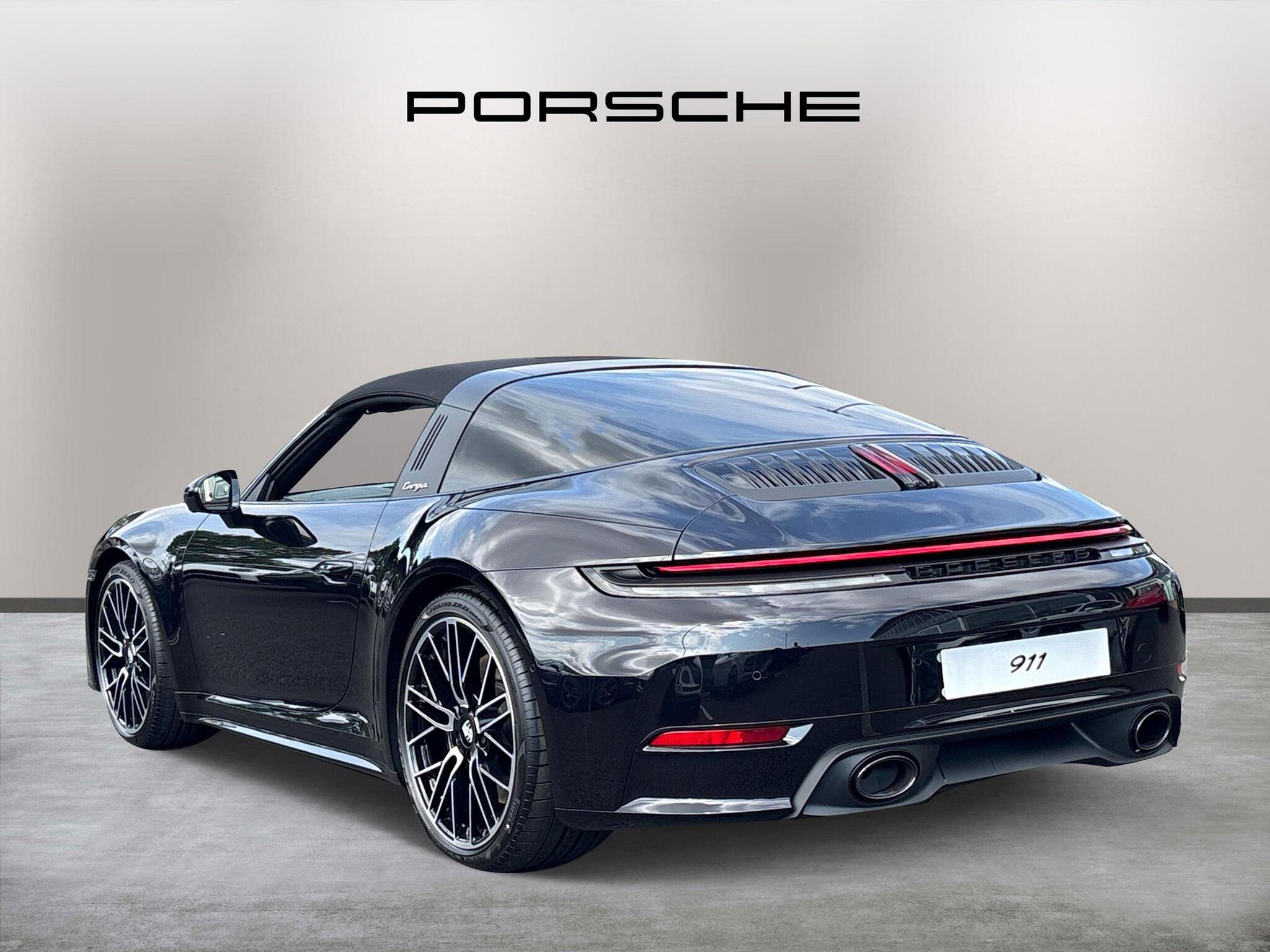 Porsche 911 view 9