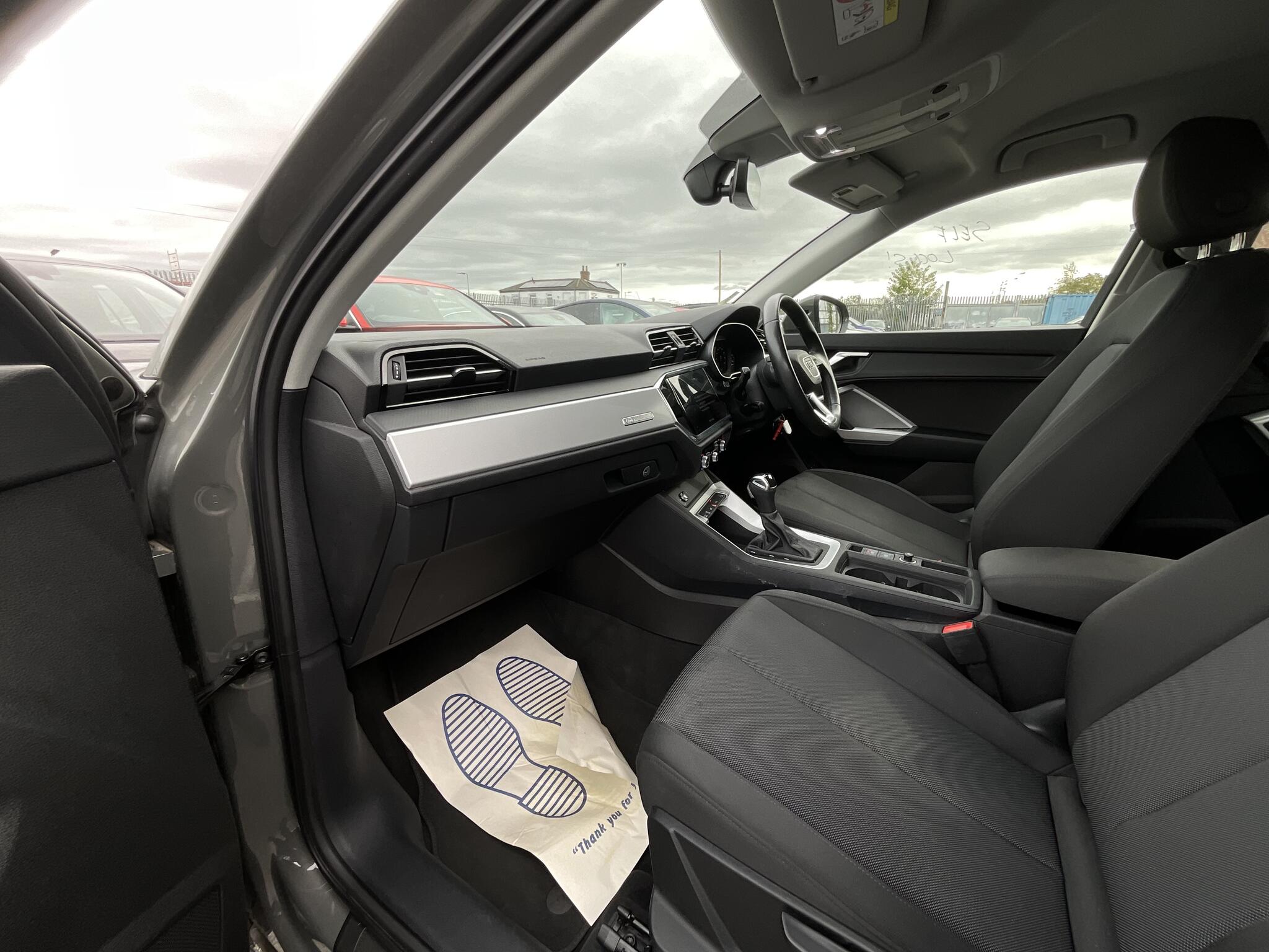 Audi Q3 view 16