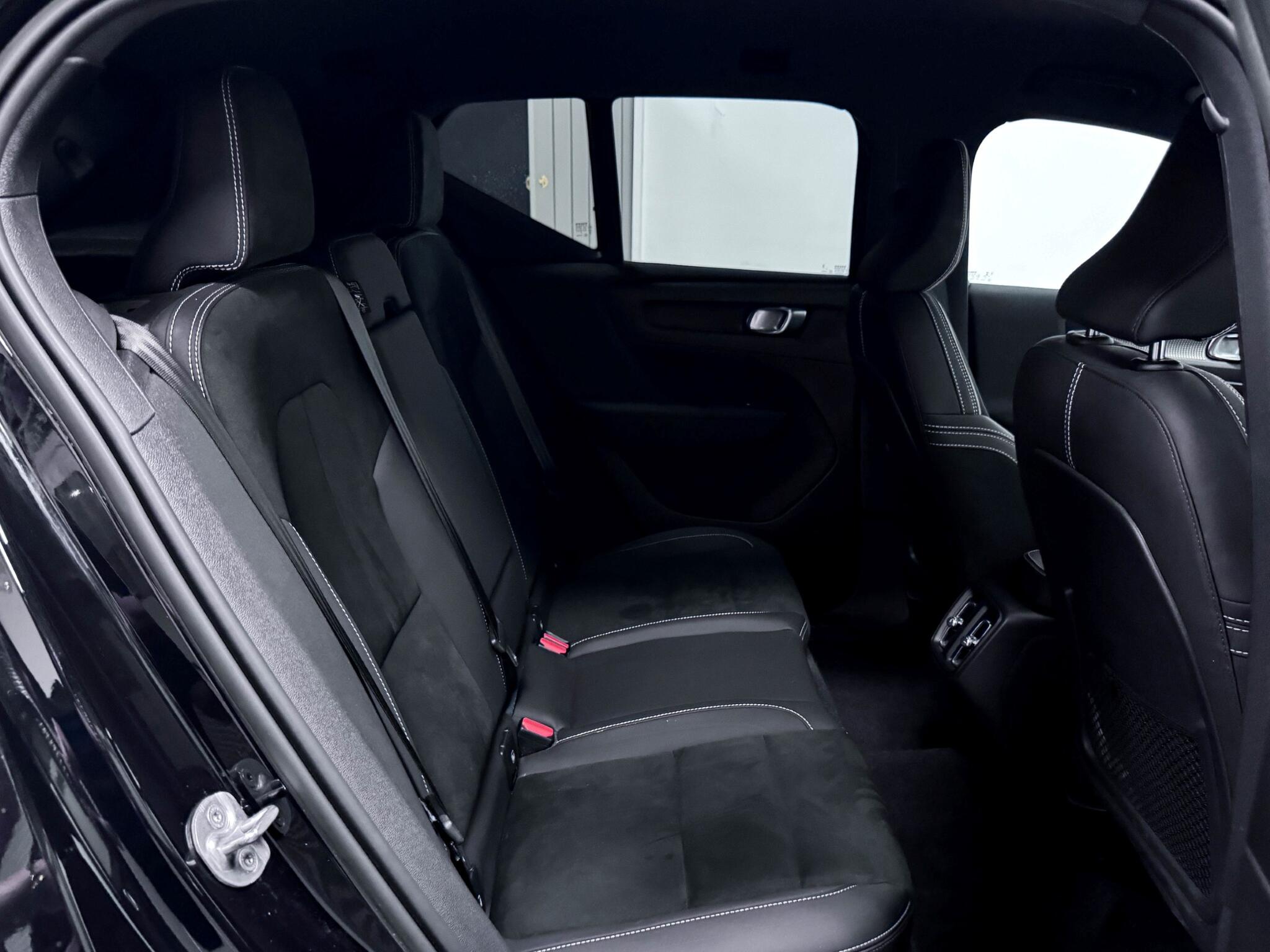Volvo XC40 view 11