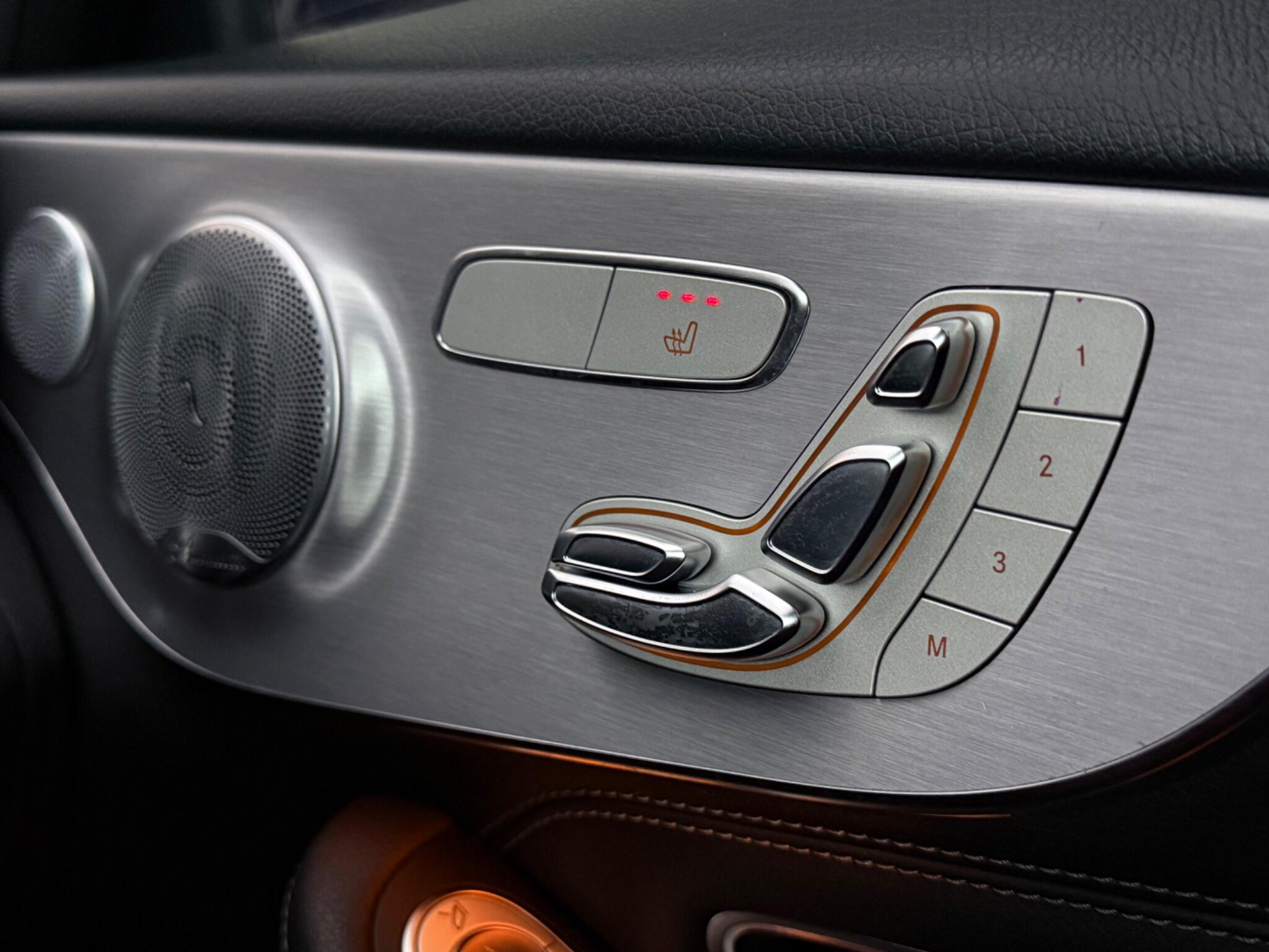 Mercedes-Benz C-Class view 19