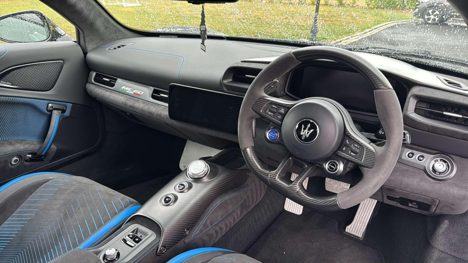 Maserati MC20 view 13
