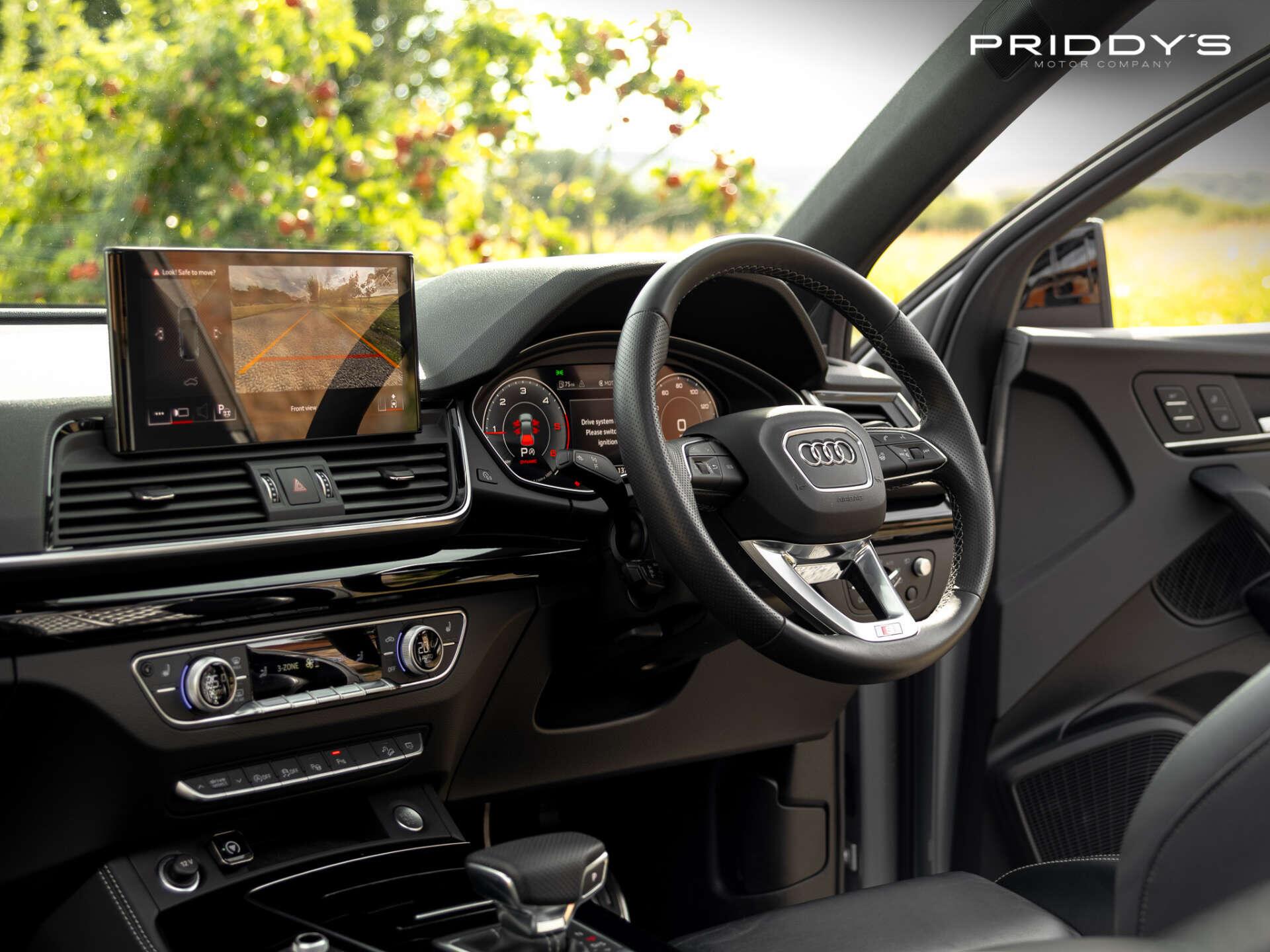 Audi Q5 view 16