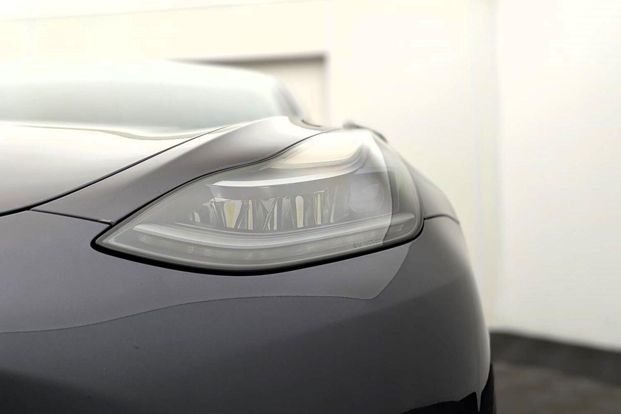 Tesla Model 3 view 43