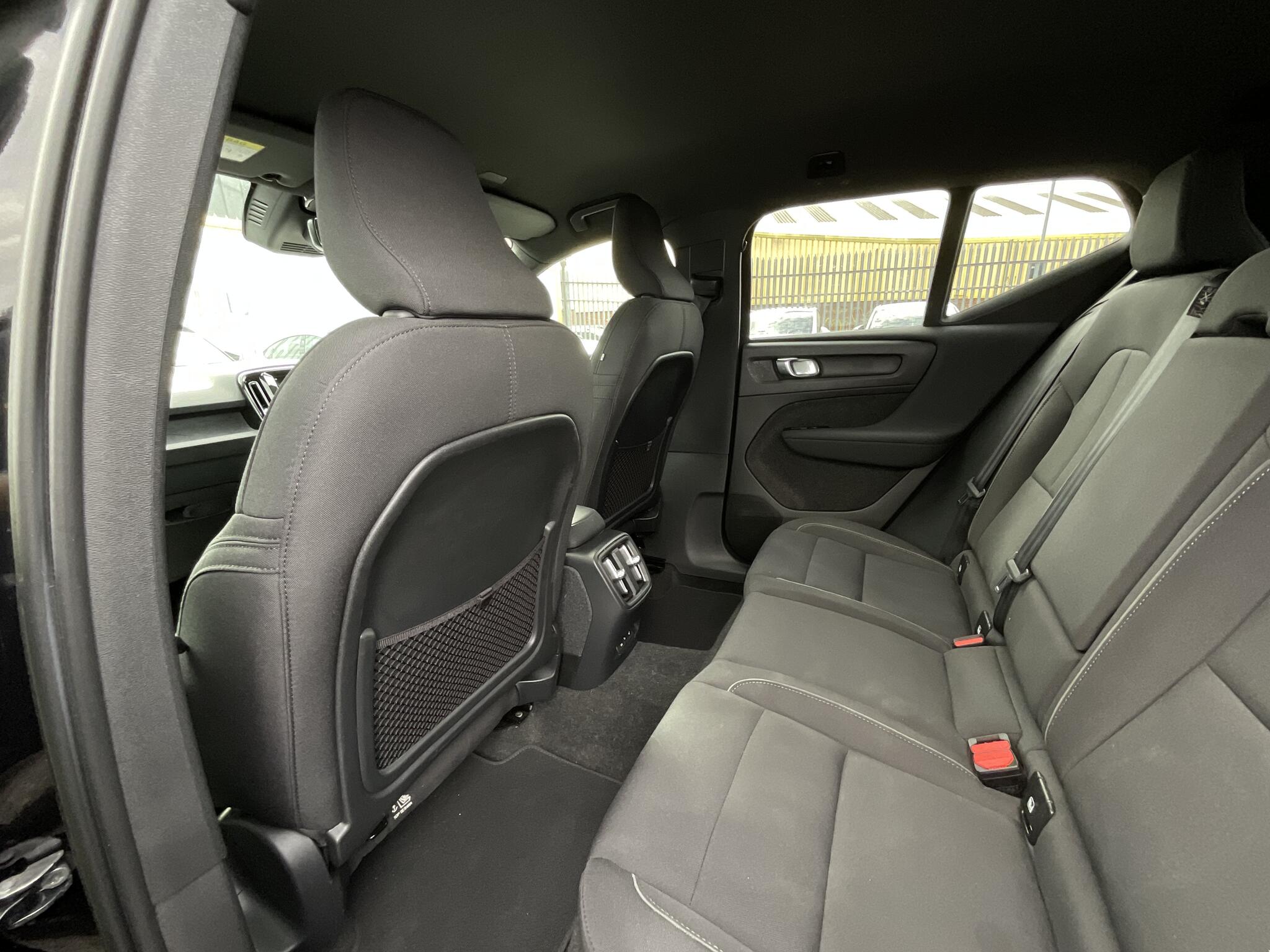 Volvo XC40 view 15