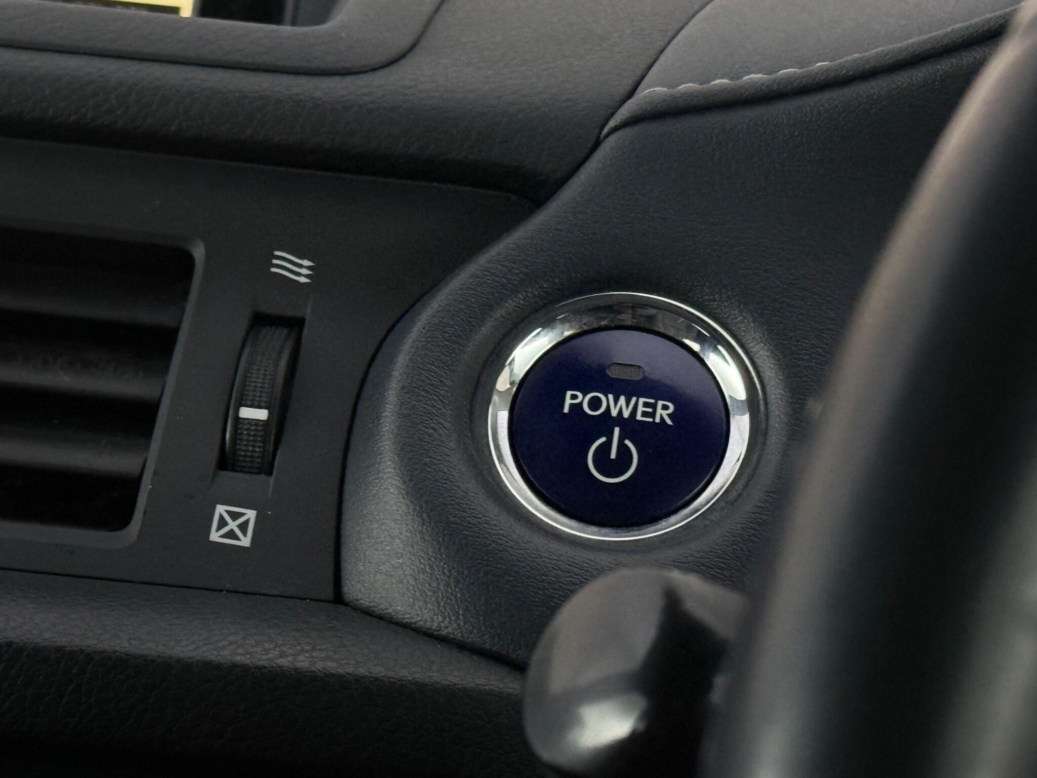 Lexus CT view 16