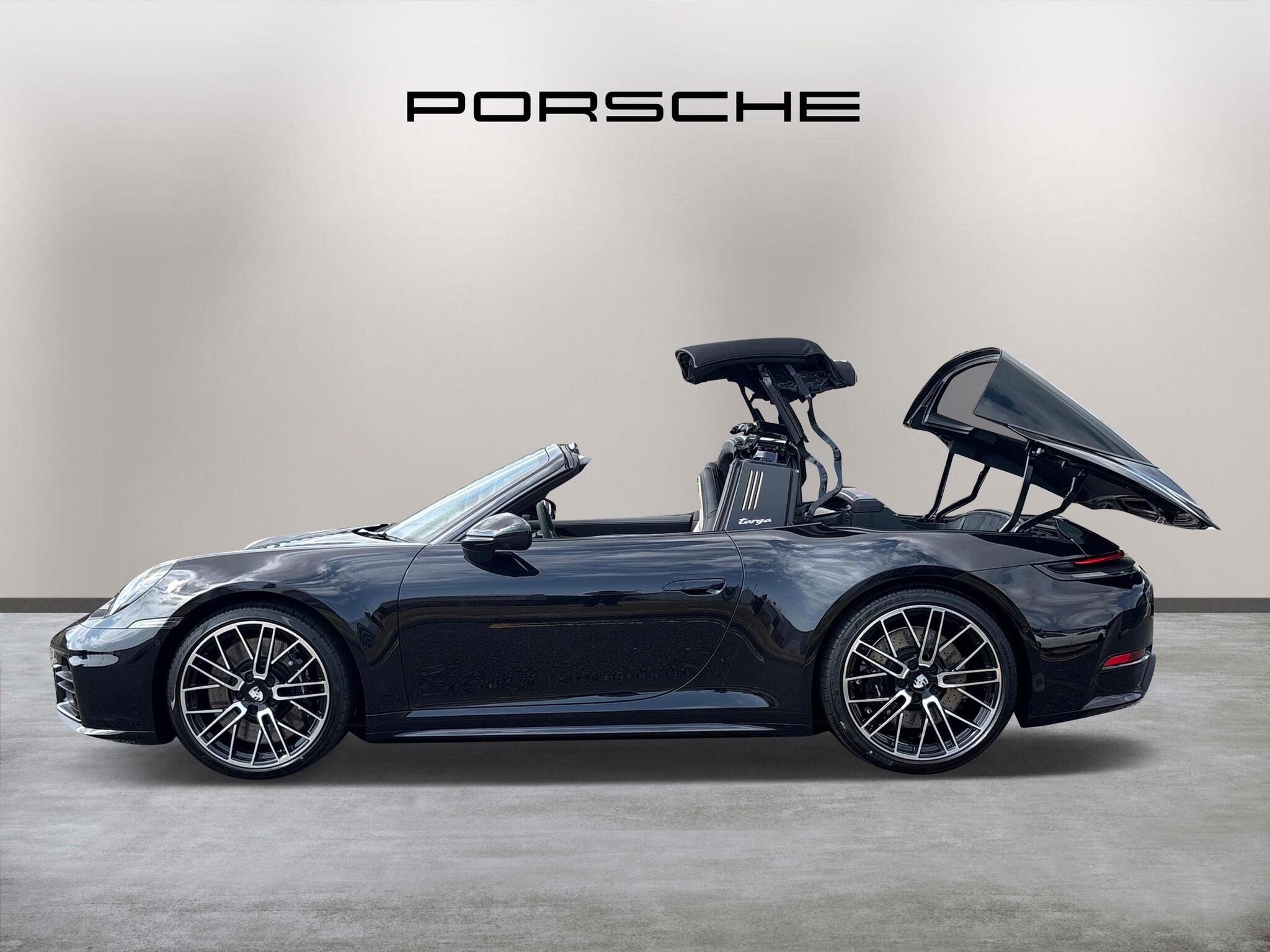 Porsche 911 view 7