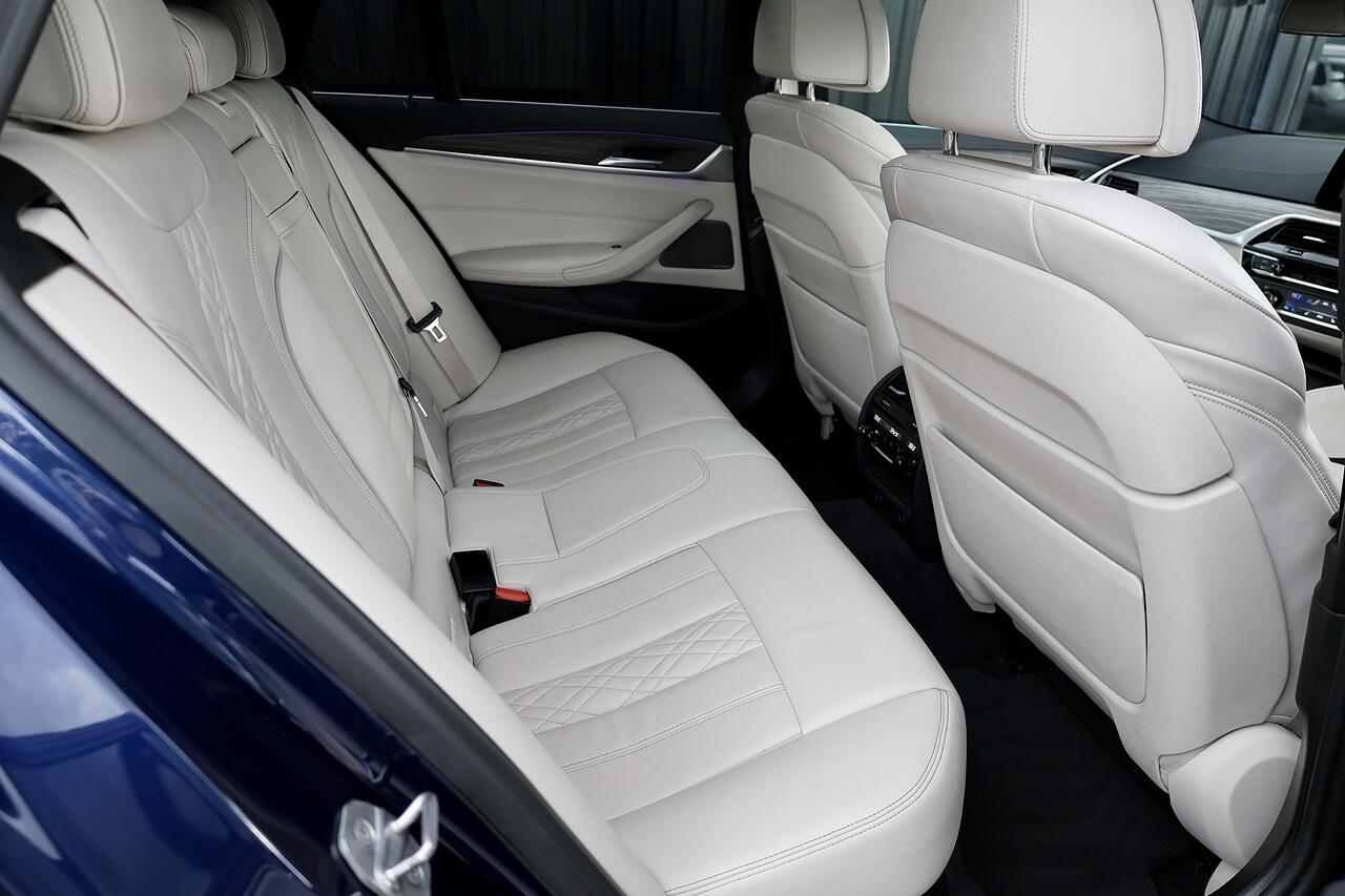 BMW 5 Series view 14