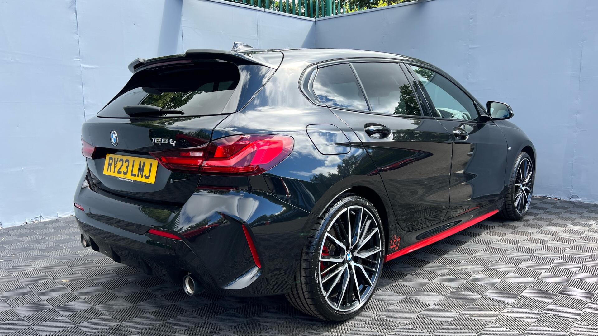 BMW 1 Series view 27