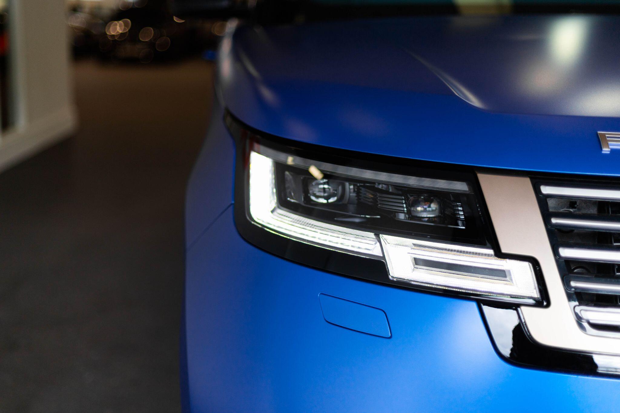 Land Rover Range Rover view 2