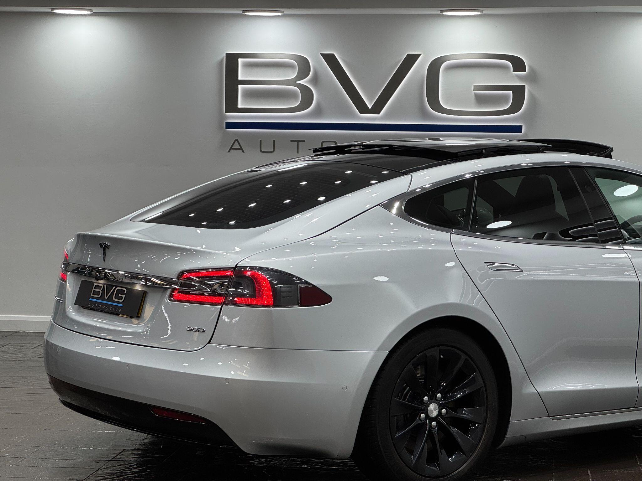 Tesla Model S view 22