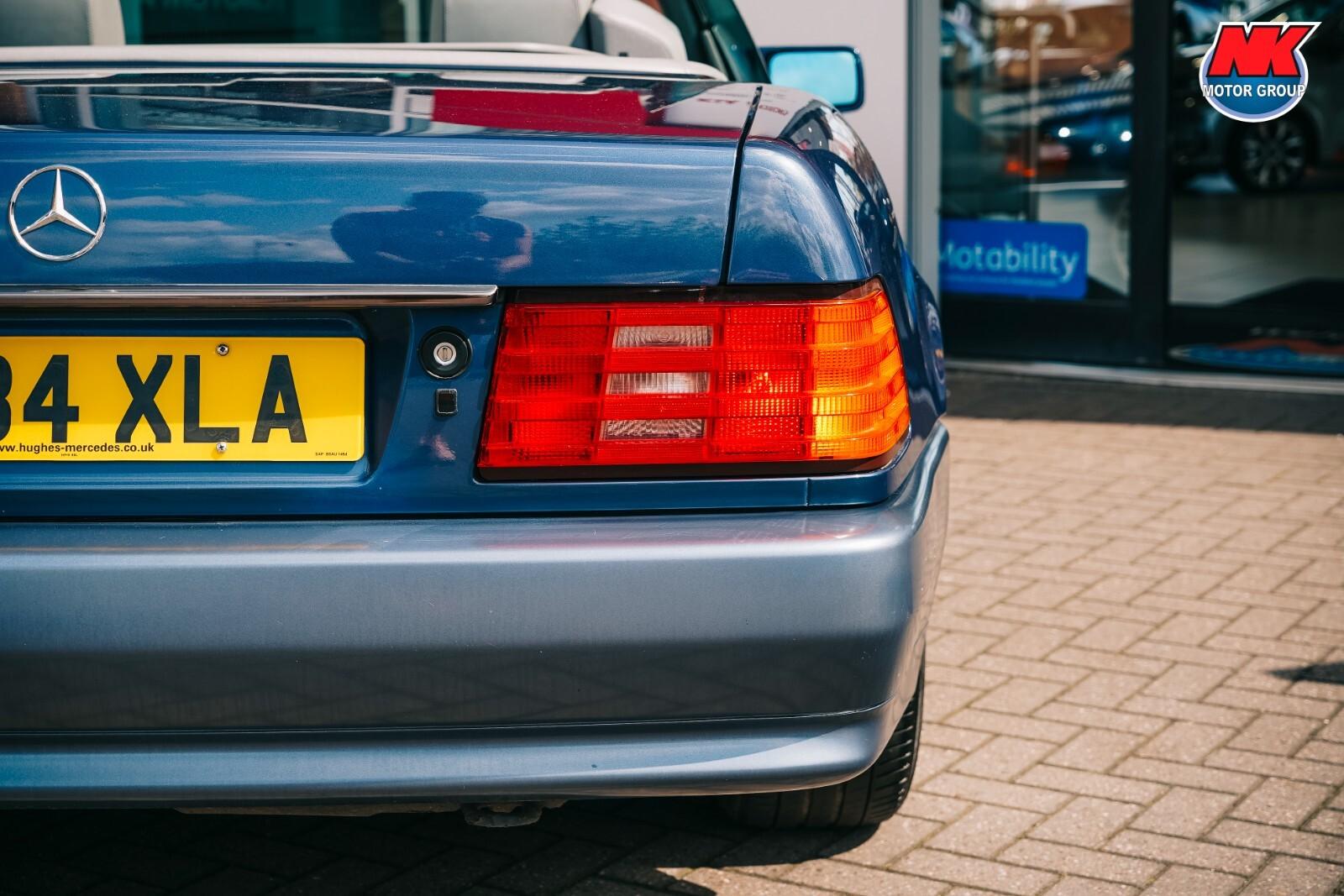 Mercedes-Benz SL view 13