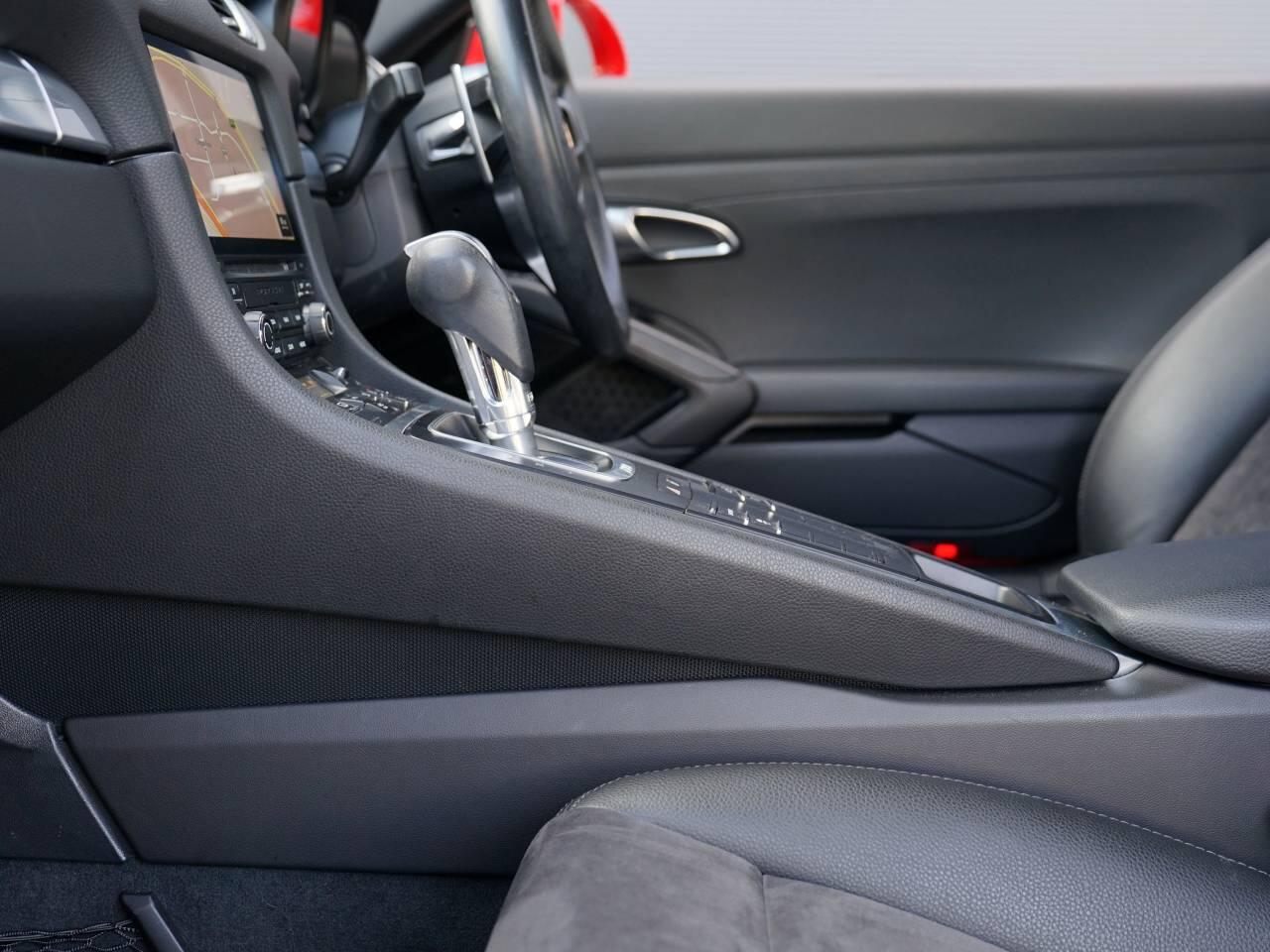 Porsche Cayman view 12