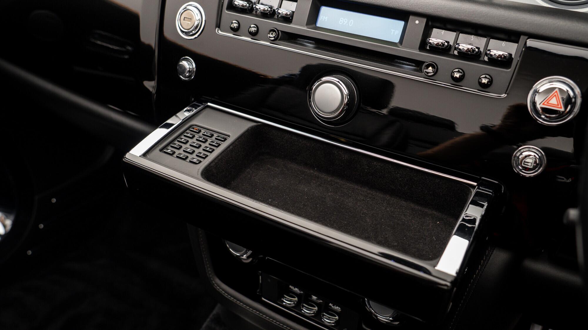 Rolls-Royce Phantom view 21
