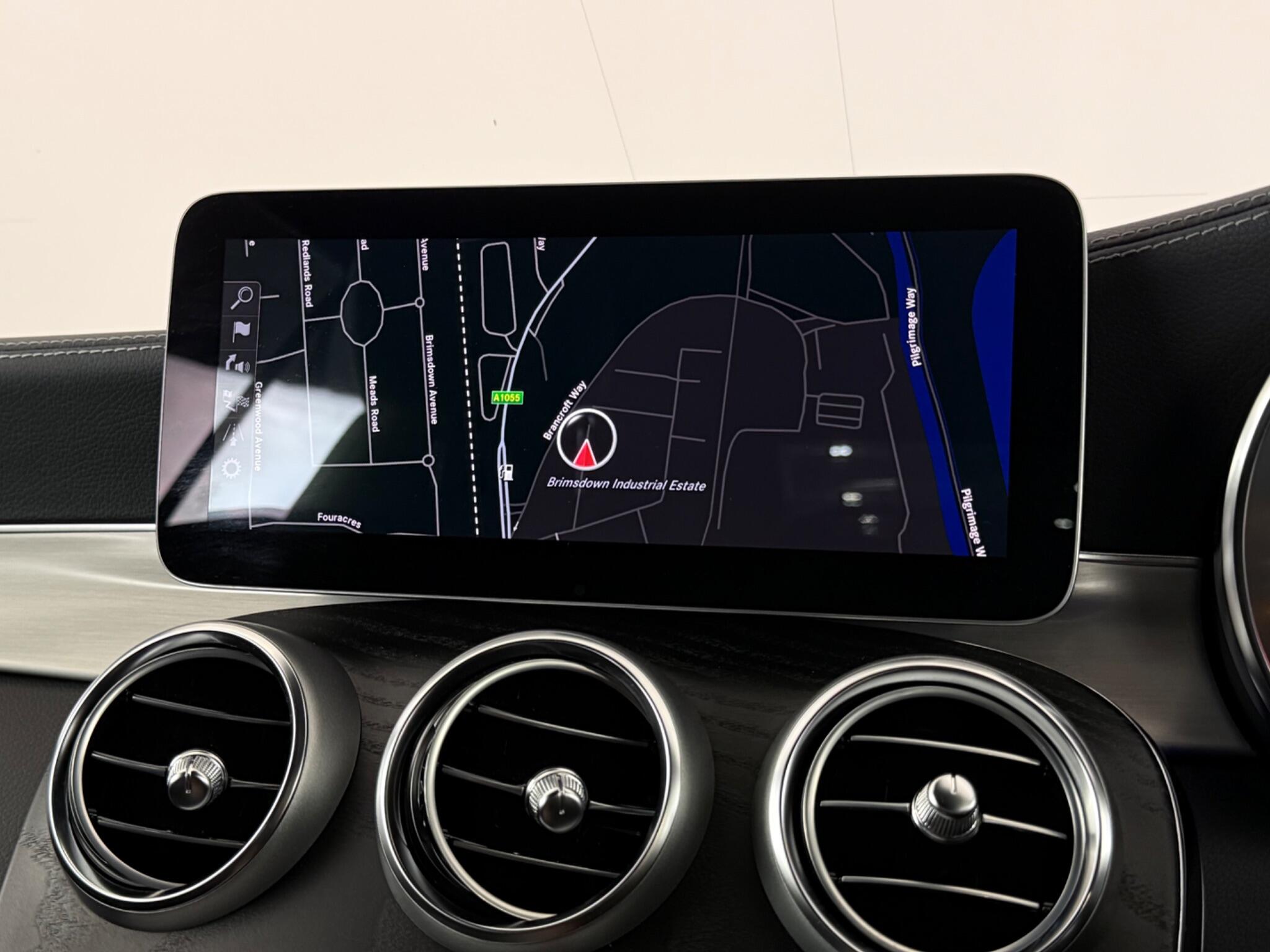 Mercedes-Benz C-Class view 23