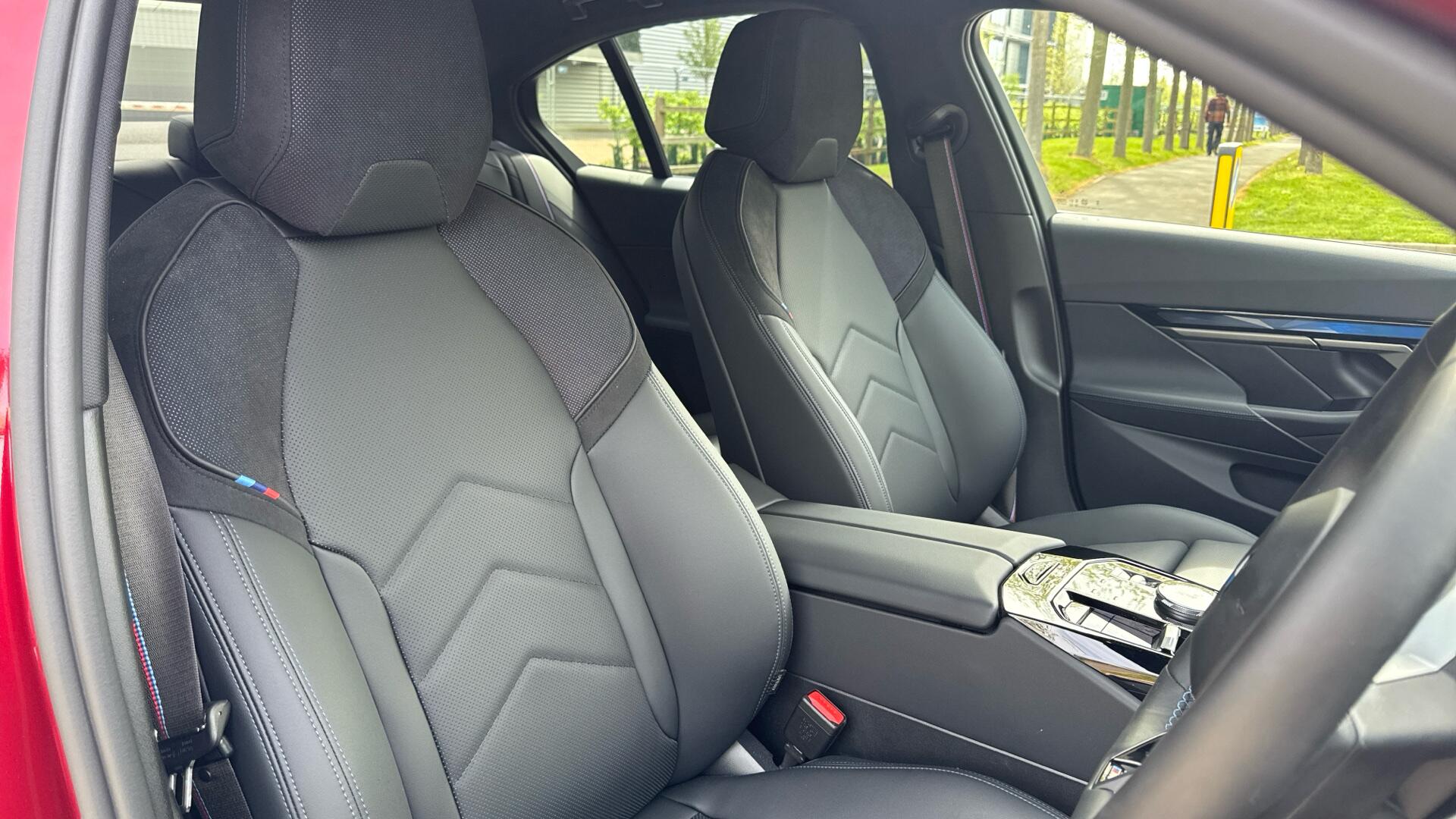 BMW i5 view 11