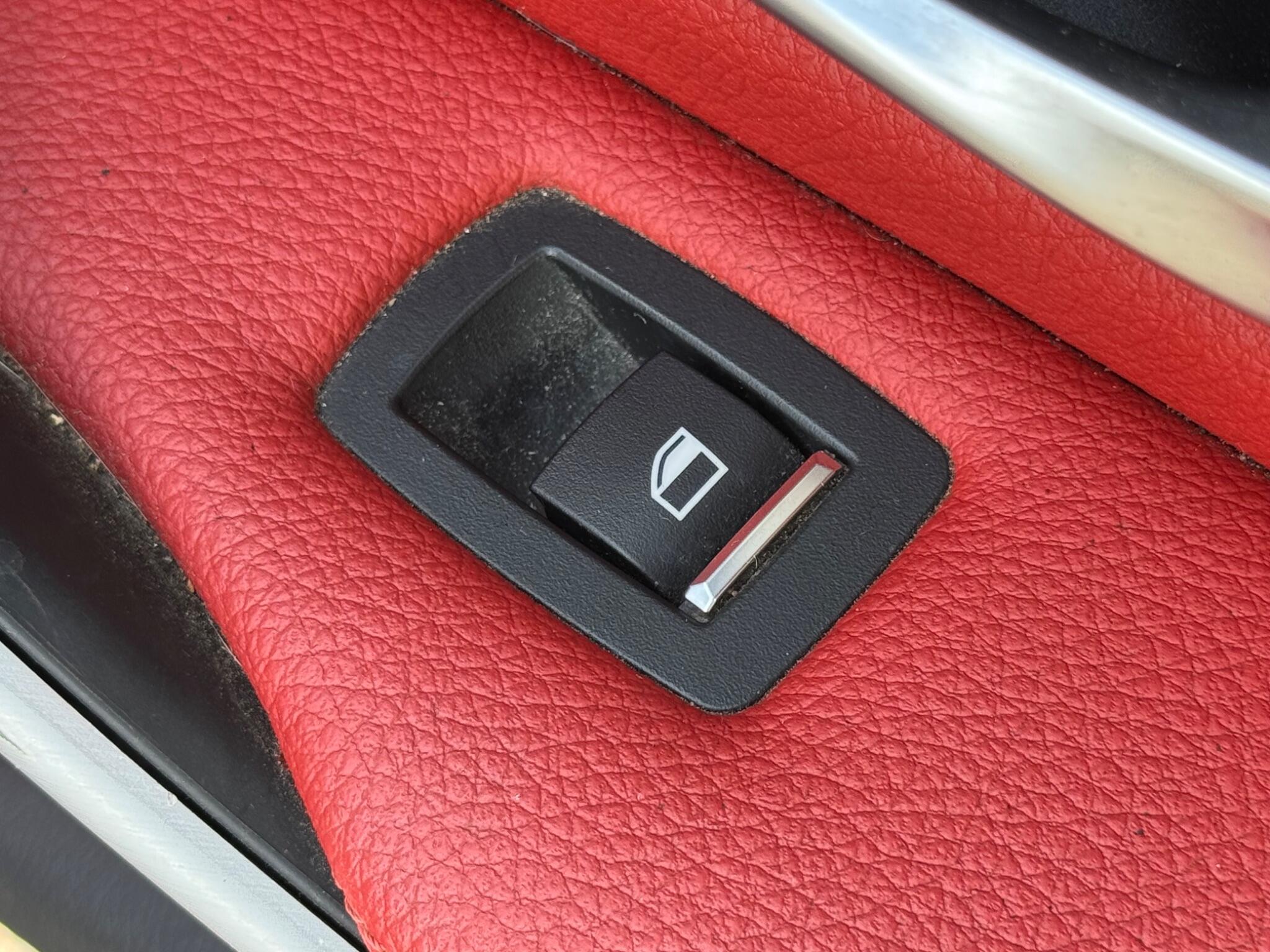 BMW 3 Series view 30