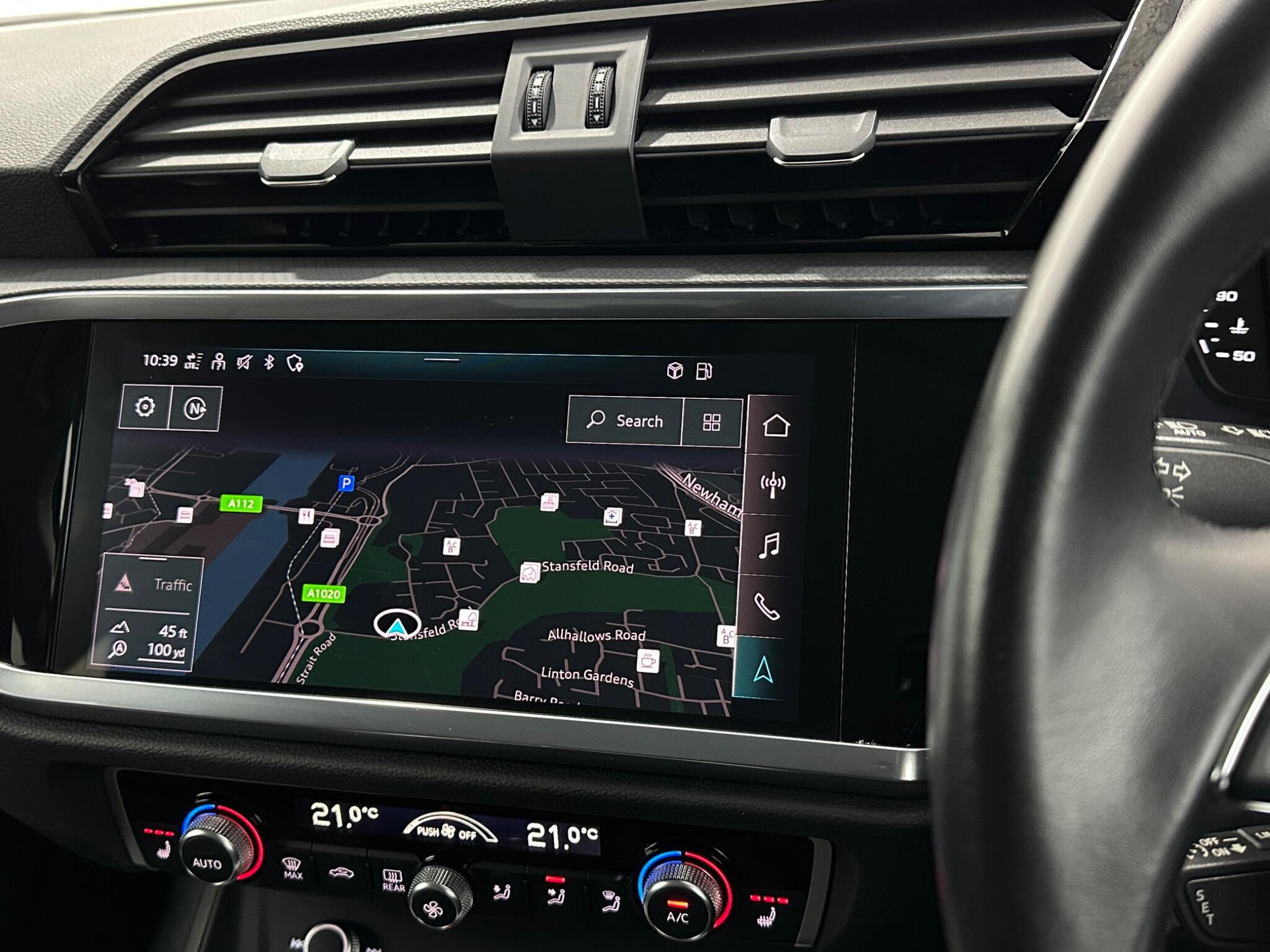 Audi Q3 view 22