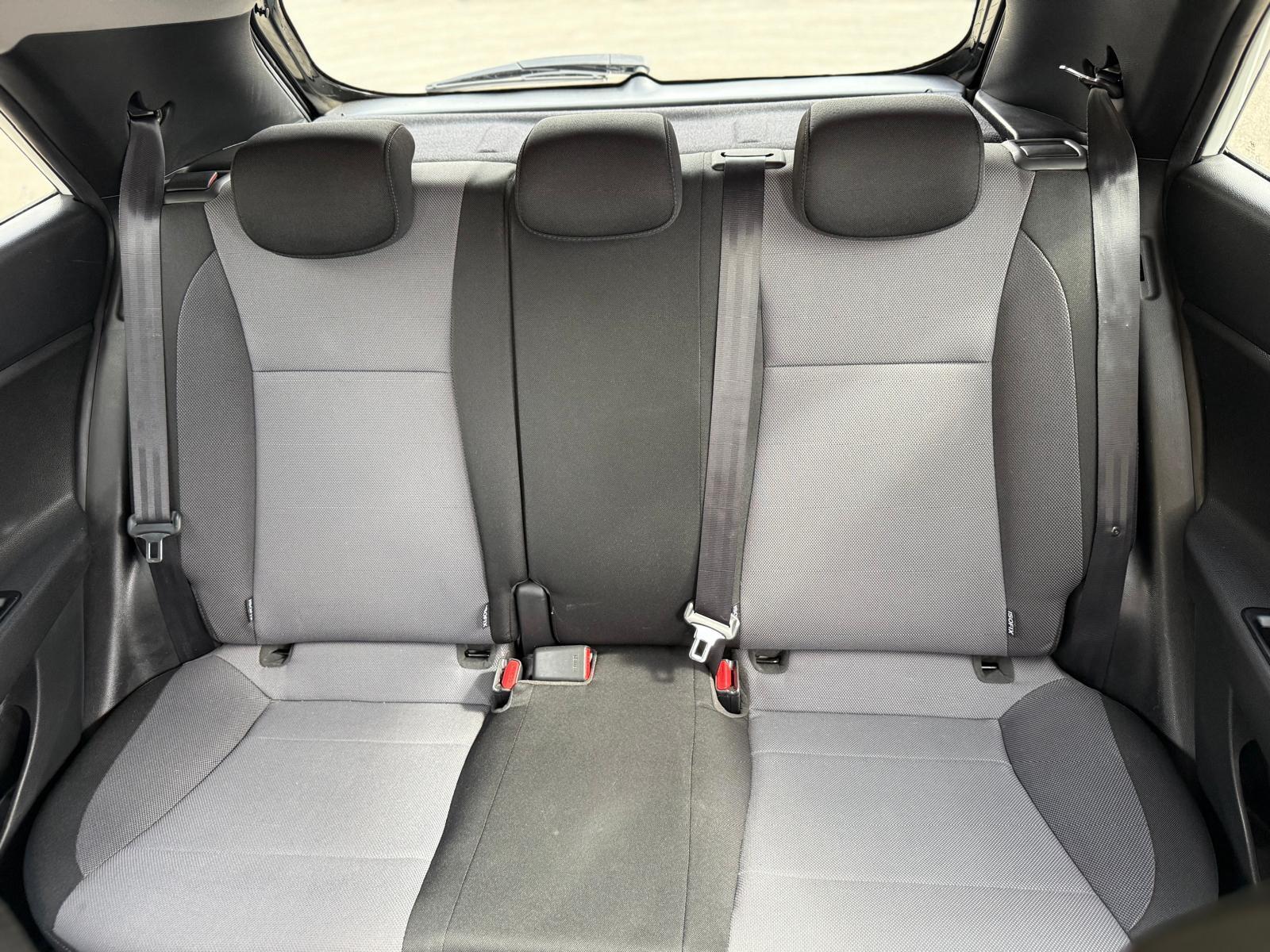 Hyundai i20 view 35