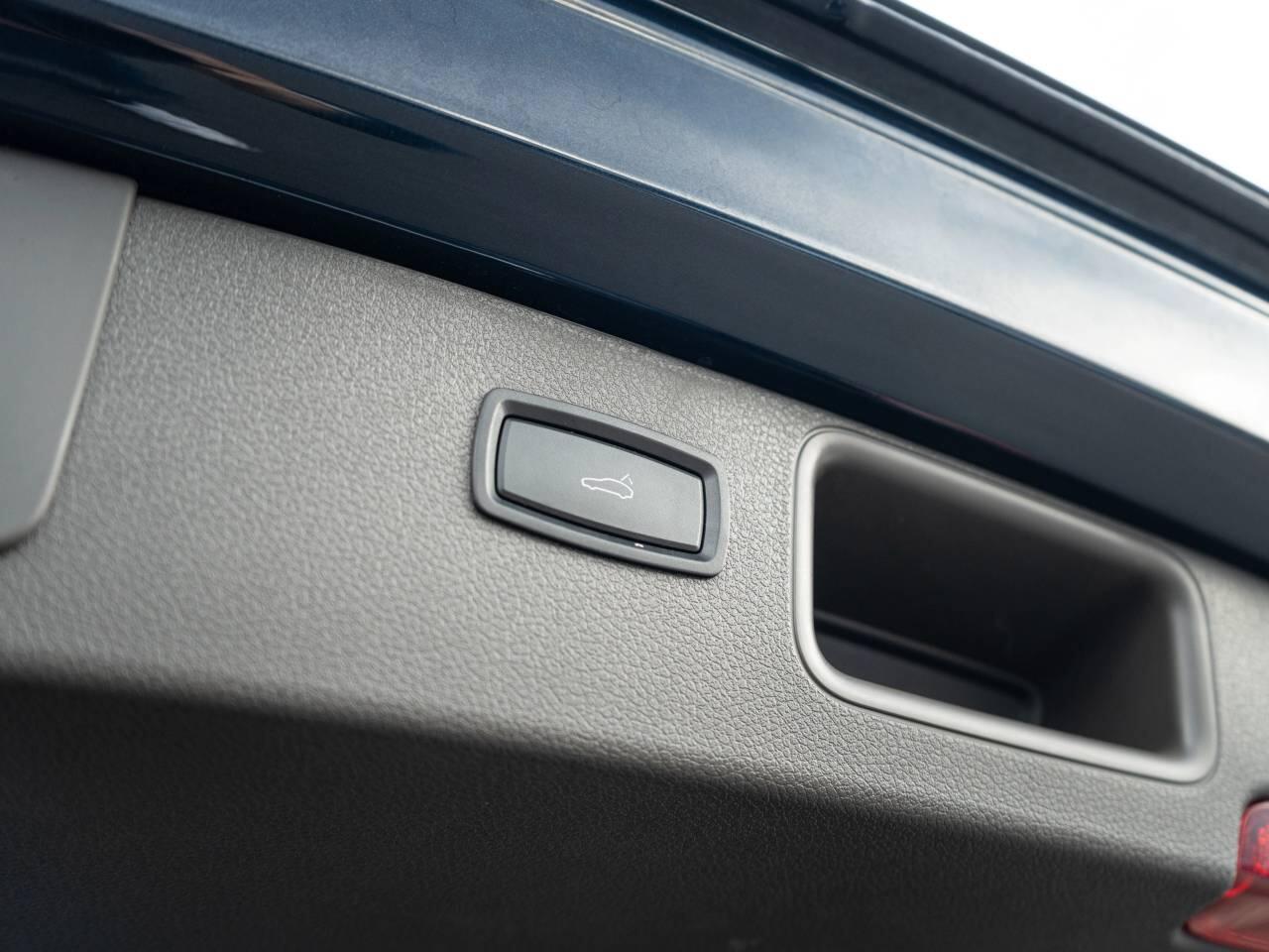 Porsche Macan view 45