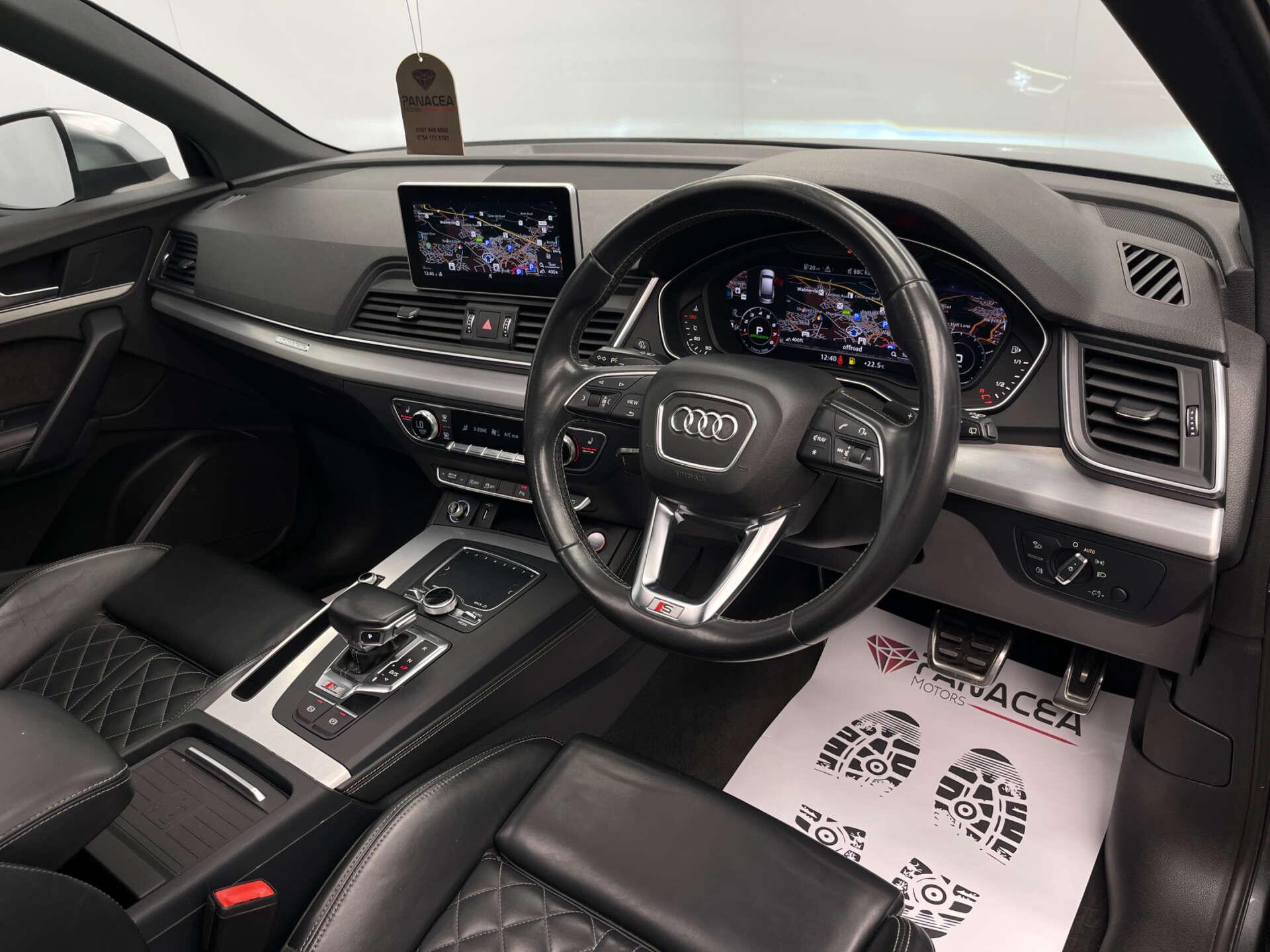 Audi SQ5 view 14