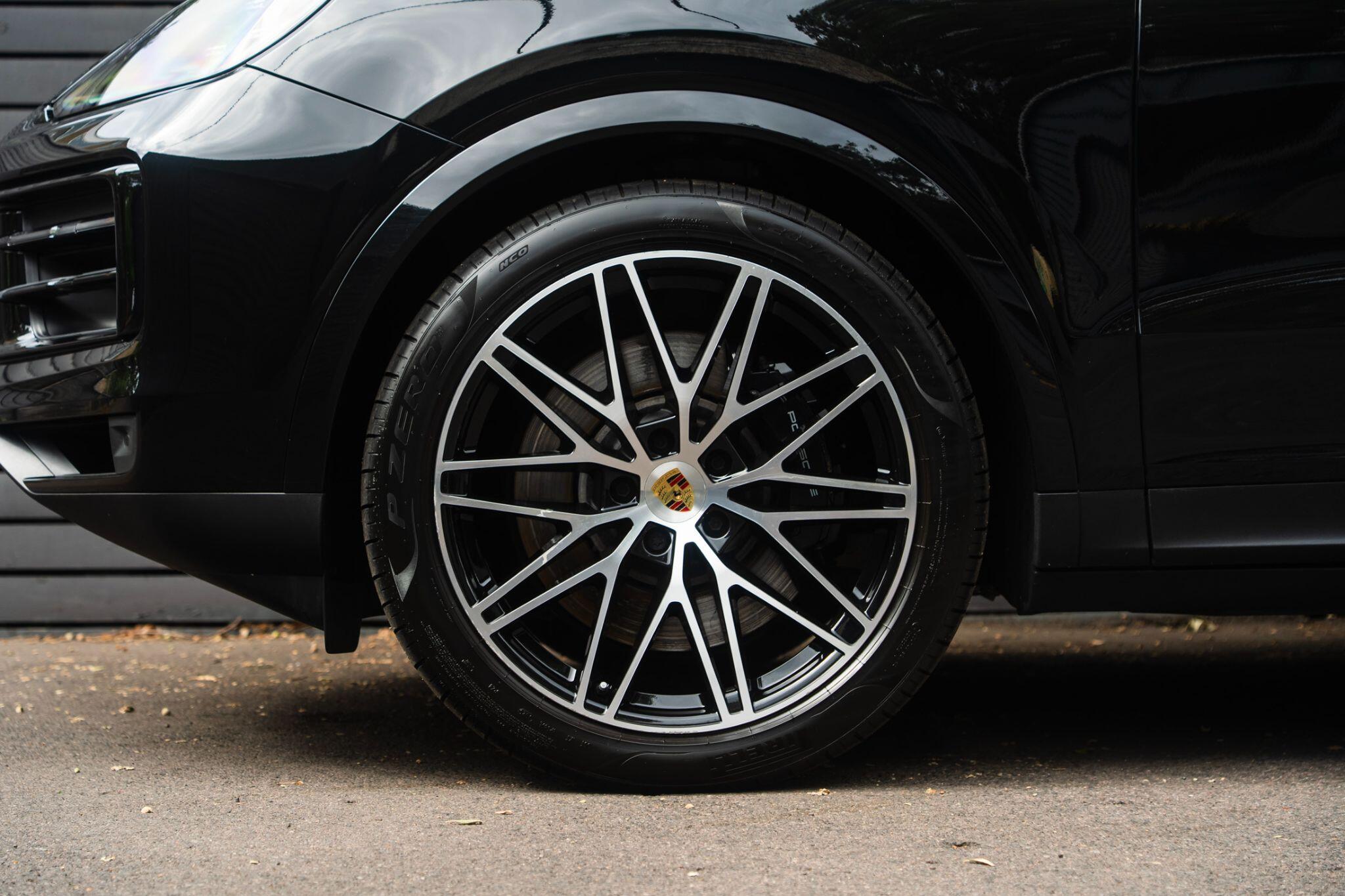 Porsche Cayenne view 38