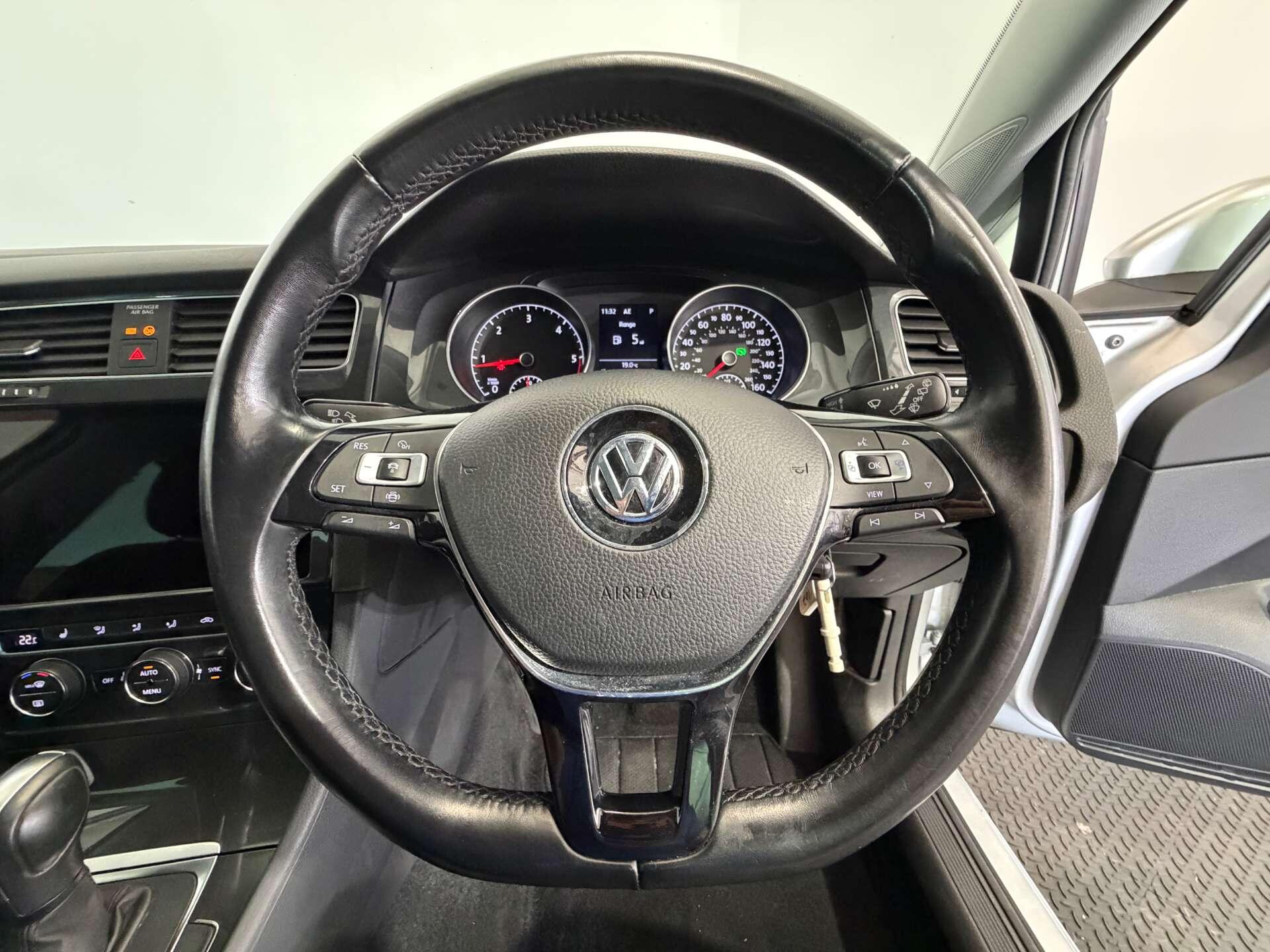 Volkswagen Golf view 25