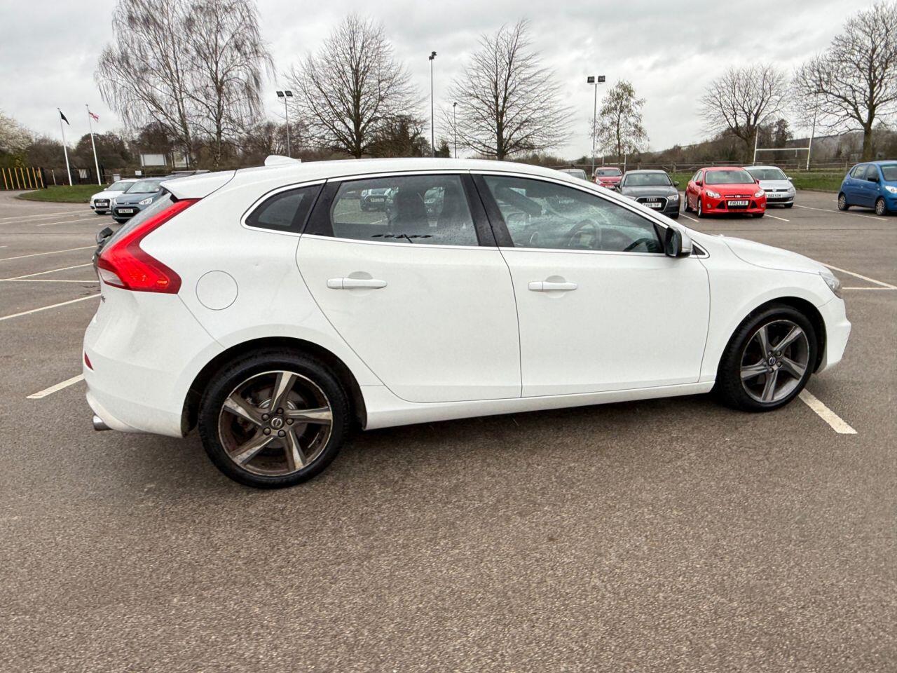 Volvo V40 view 27