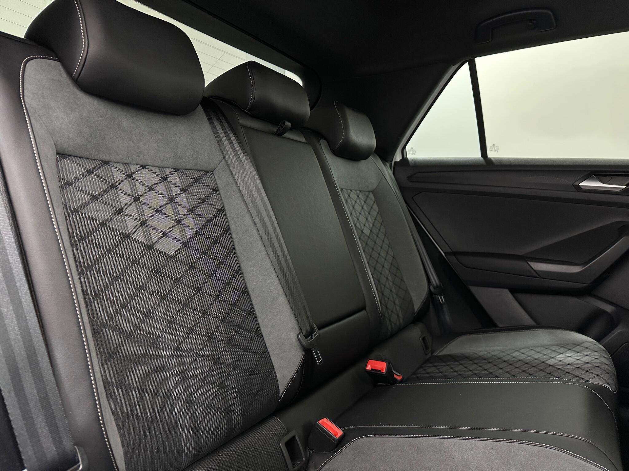 Volkswagen T-Roc view 42