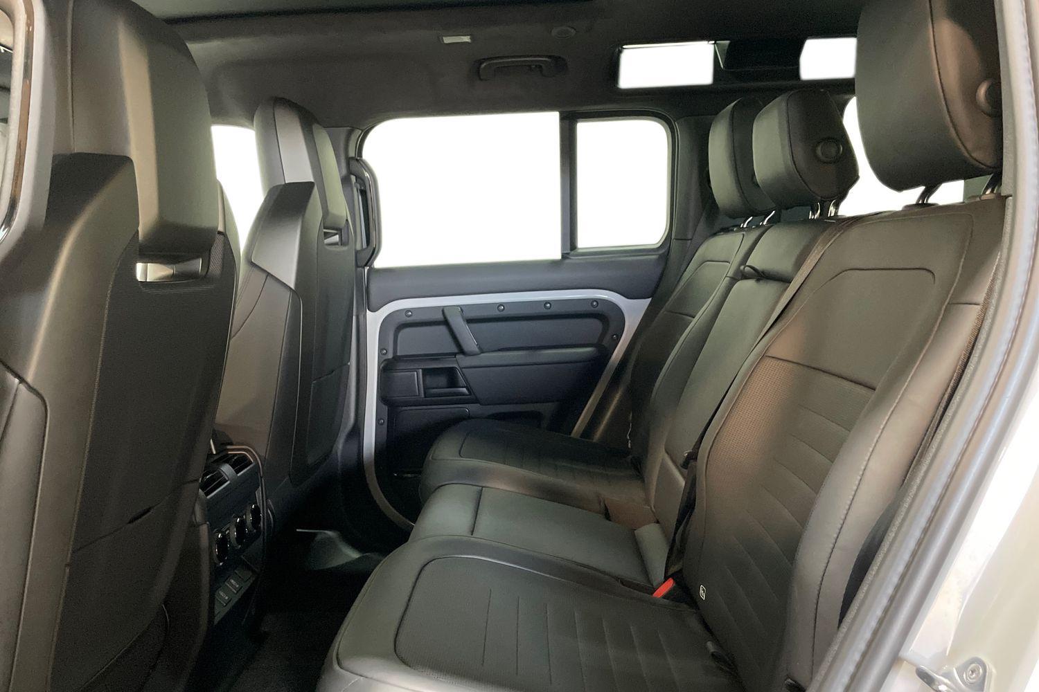 Land Rover Defender view 4