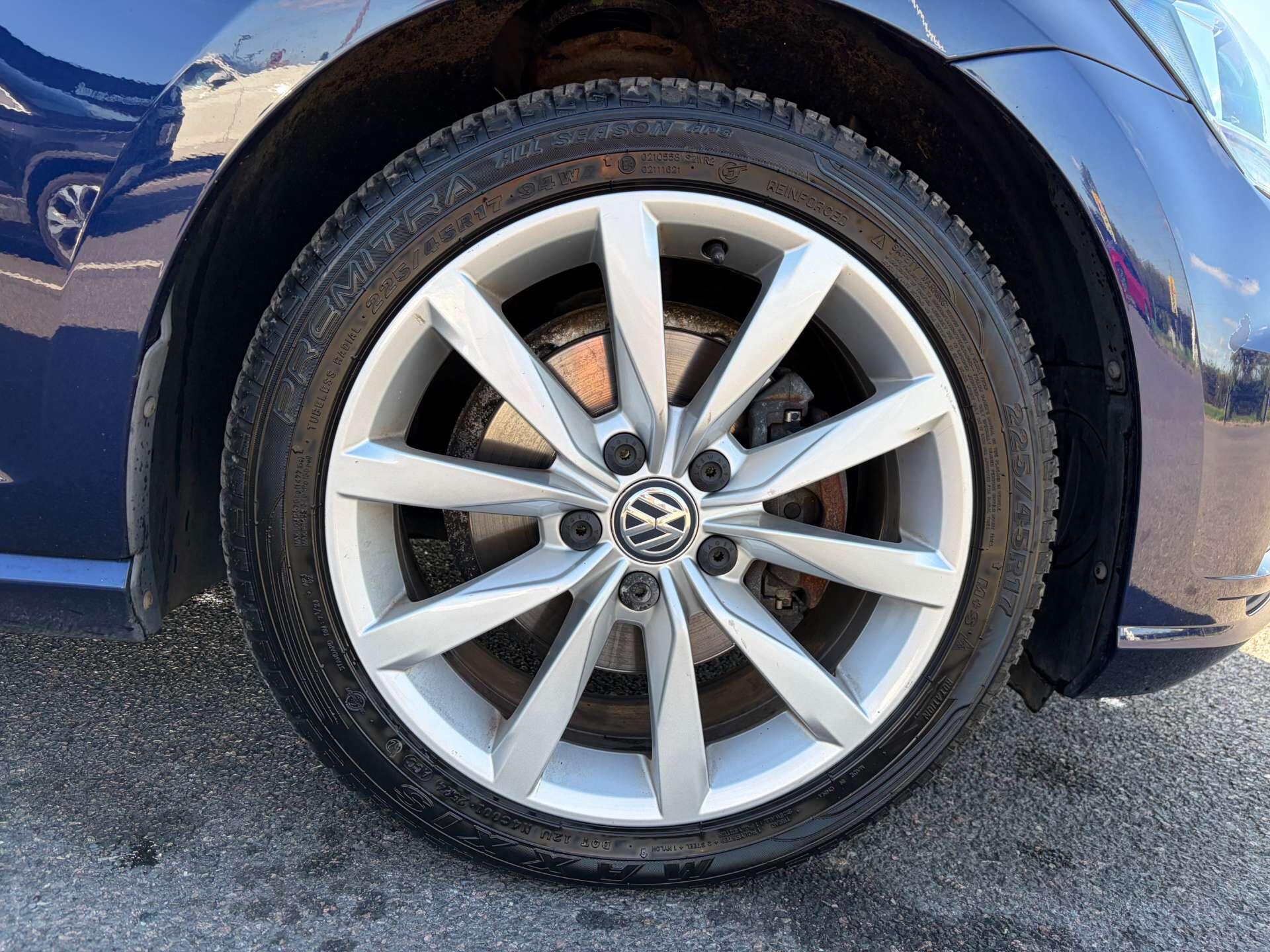 Volkswagen Golf view 11