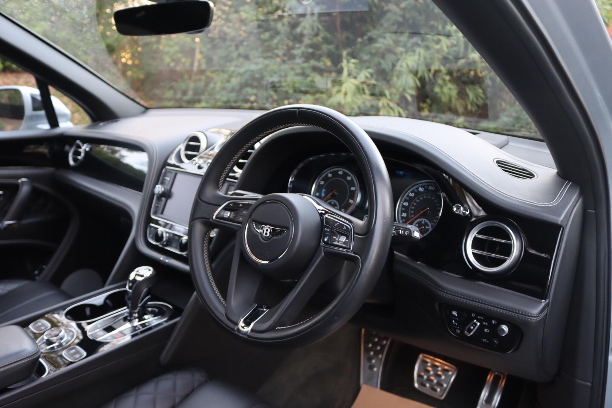 Bentley Bentayga view 56