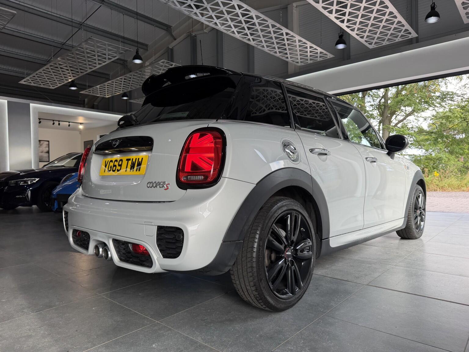Mini Cooper view 38