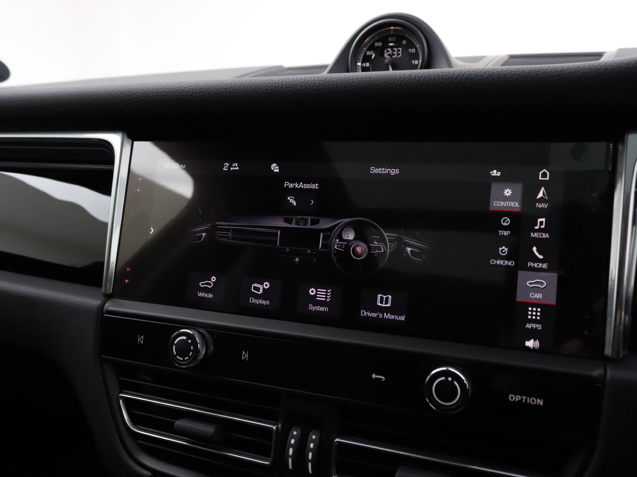 Porsche Macan view 38