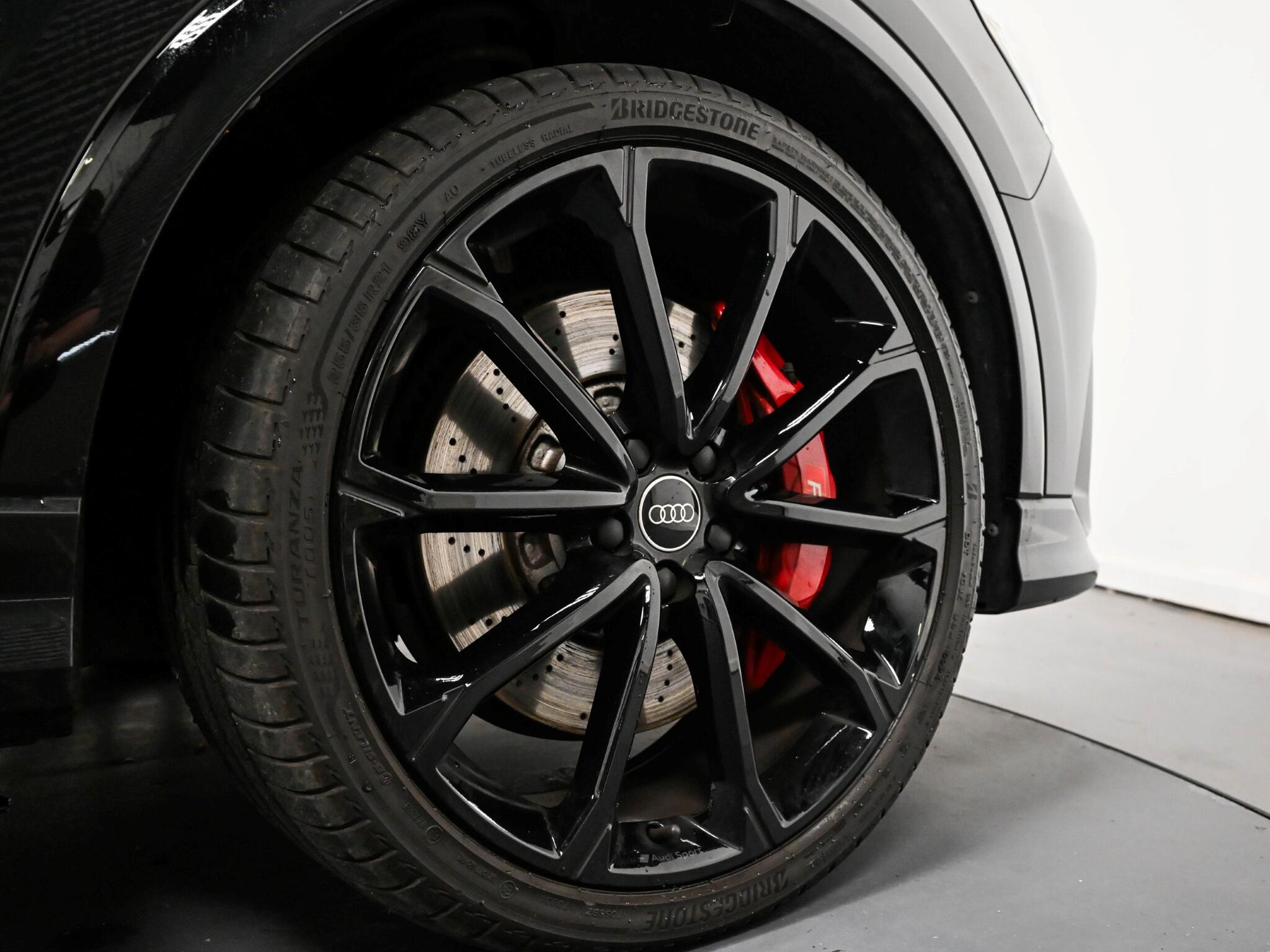 Audi RS Q3 view 30