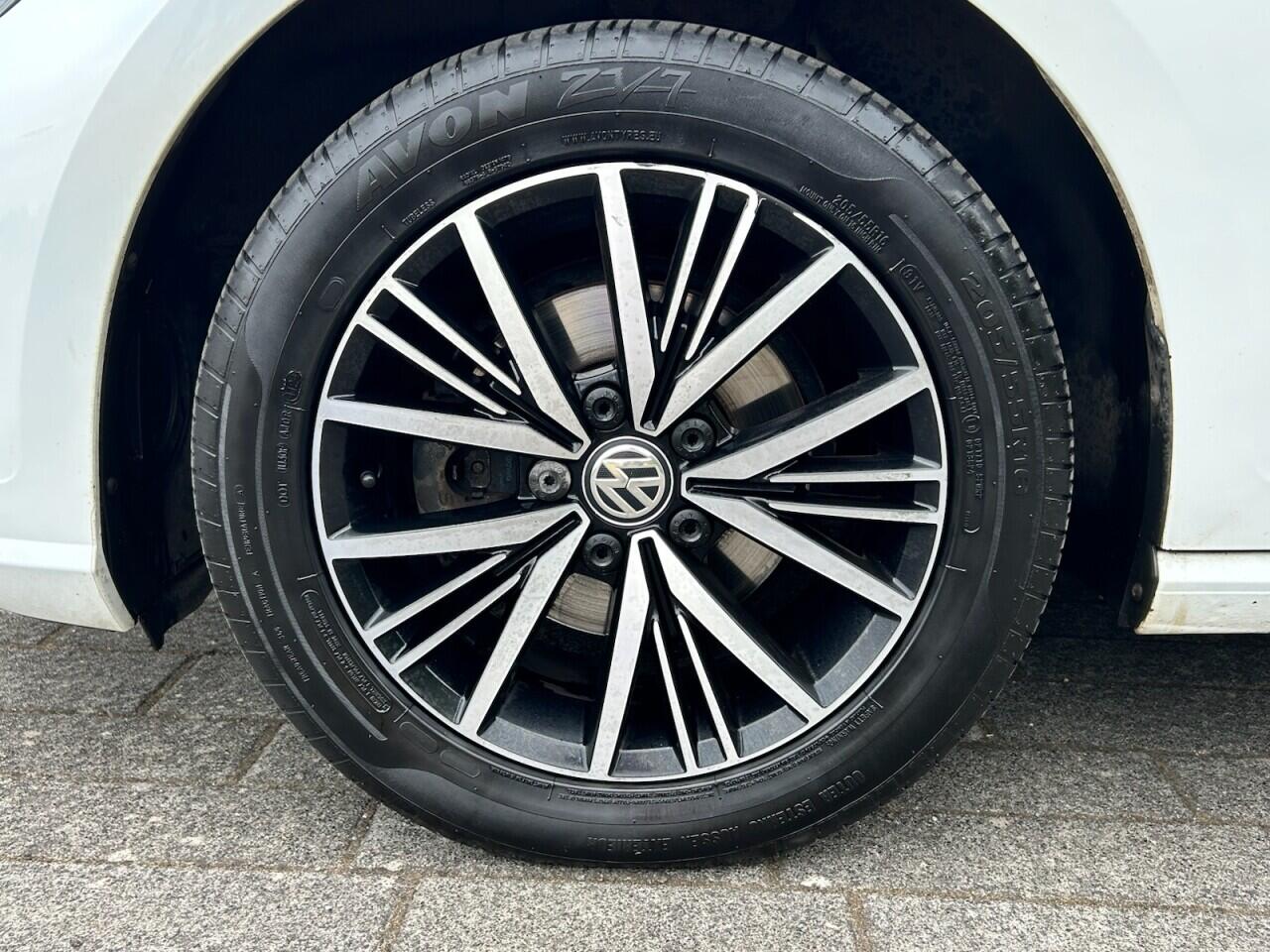 Volkswagen Golf view 41