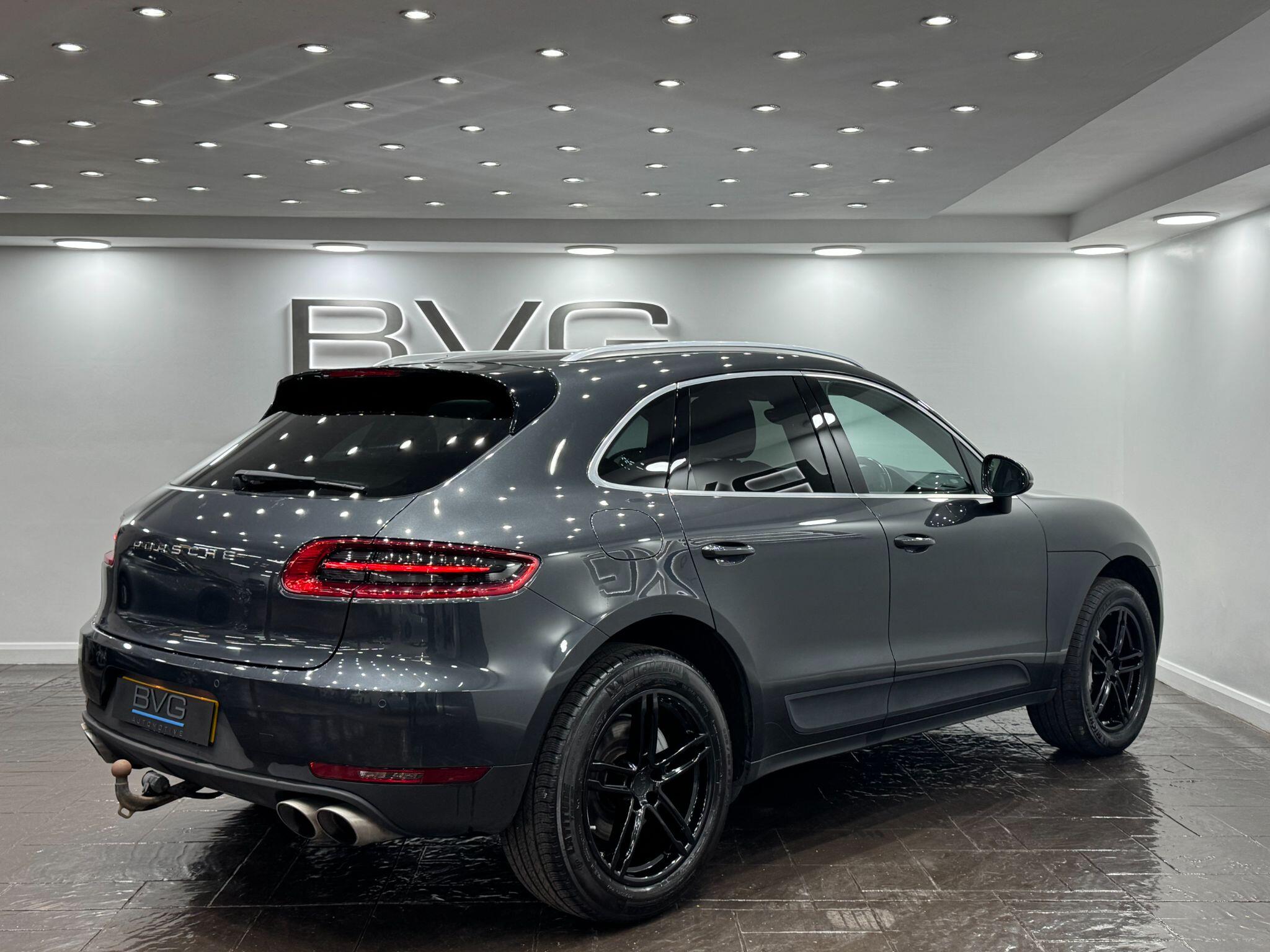 Porsche Macan view 8